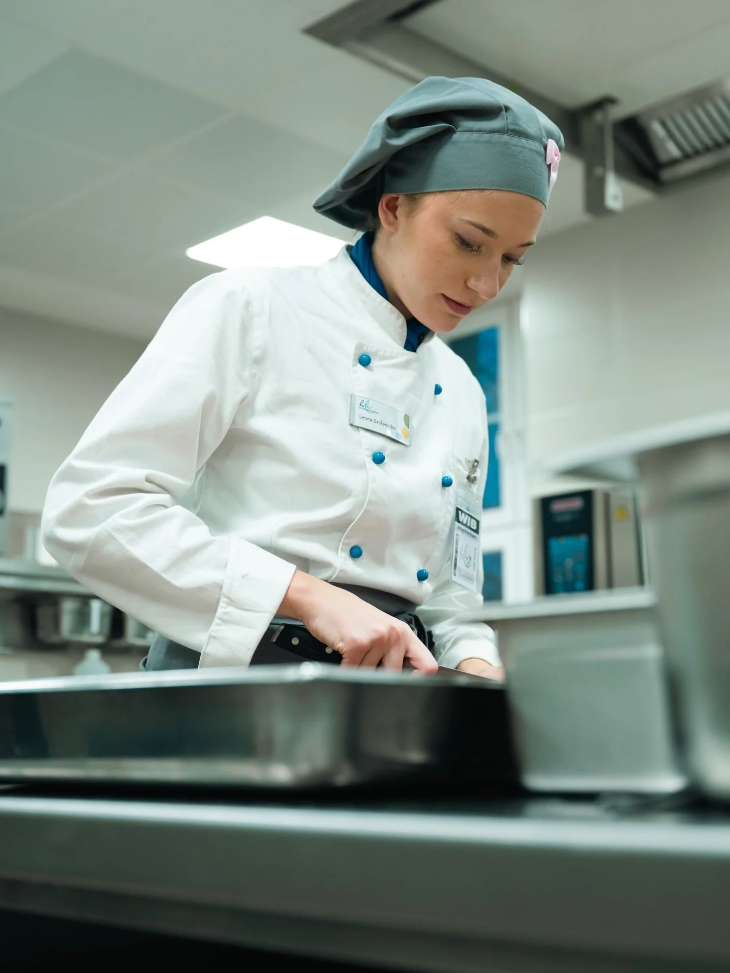 Women in Black 🖤✨

Schwarz getragen mit Haltung. Mit Eleganz. Mit Selbstbewusstsein.
Der Gourmet Treff der 3A war mehr als nur ein Event &ndash; es war ein Statement. Ein Abend, der gezeigt hat, wie viel Ausstrahlung, St&auml;rke und Stil in einem g