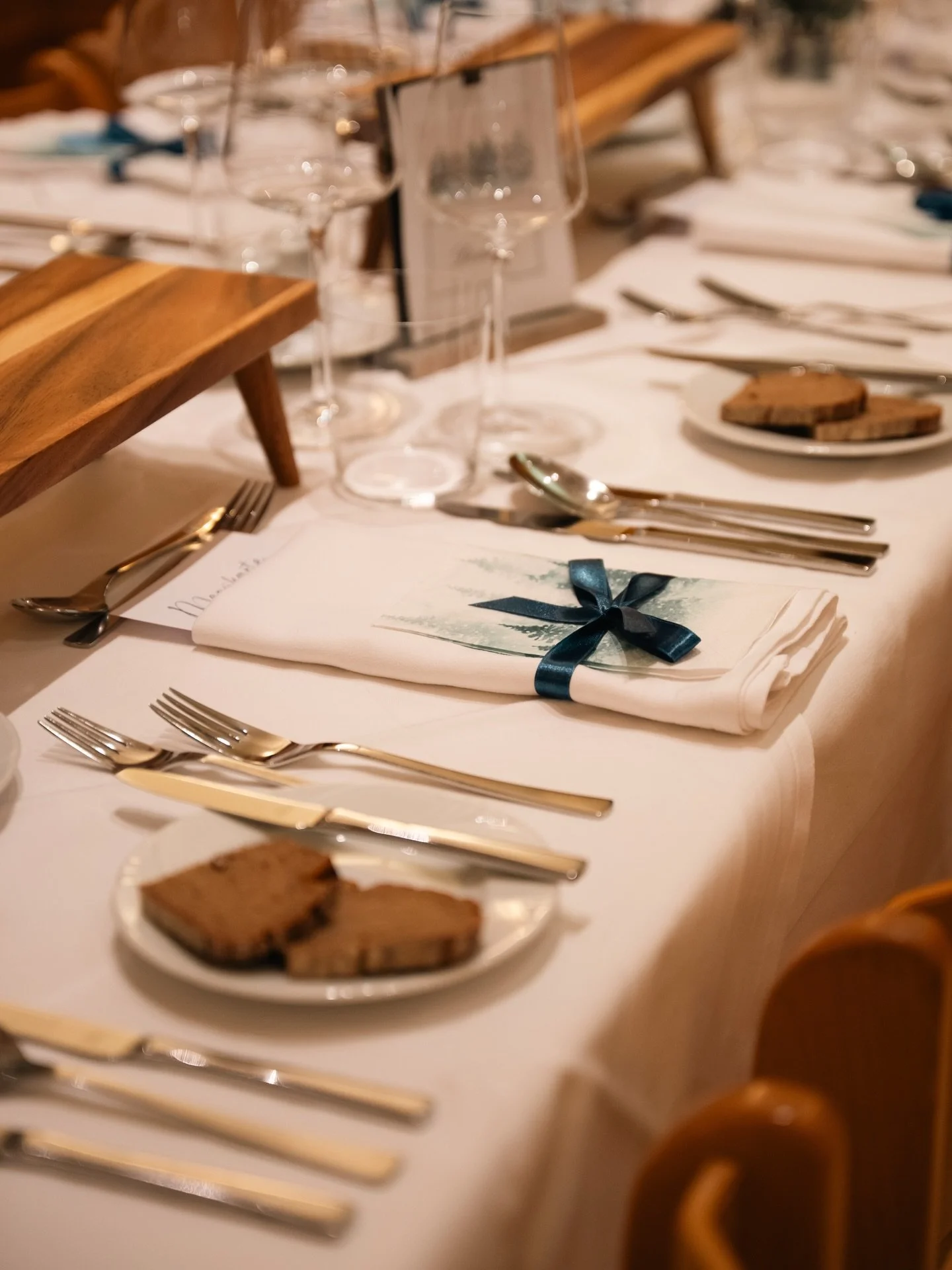 Was f&uuml;r ein Abend! ❄️☃️

Der erste Gourmettreff liegt hinter uns &ndash; und er h&auml;tte magischer nicht sein k&ouml;nnen. Unter dem Motto &bdquo;Winter Wonder Land&ldquo; wurde der 1. Dezember zu einem Abend voller Genuss, besonderer Begegnun