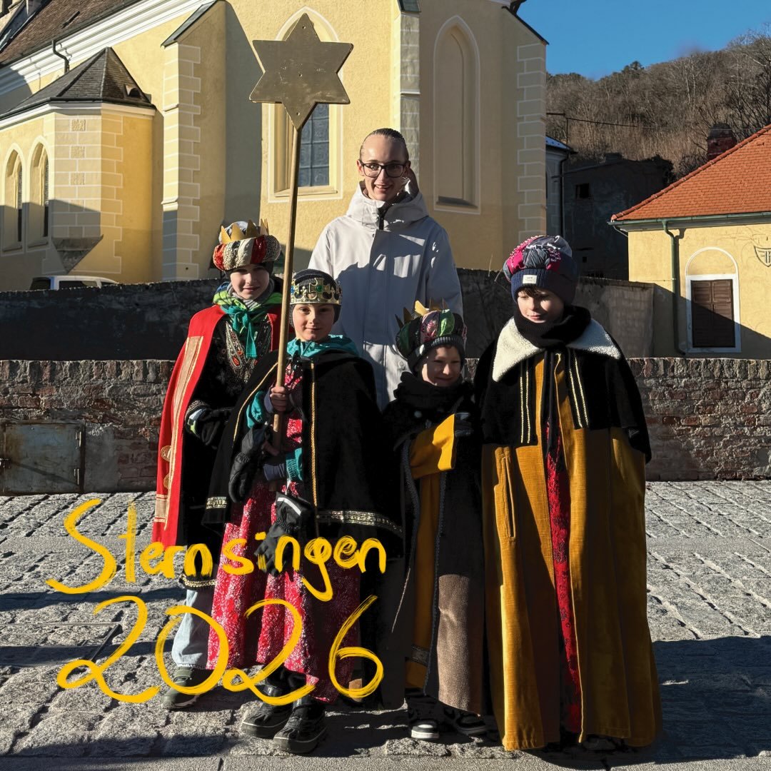 ✨ Sternsingen 2025 ✨

Eine wundersch&ouml;ne Tradition, die wir auch dieses Jahr wieder gemeinsam weiterleben durften. Rund 30 Kinder waren mit so viel Freude, Motivation und Herz dabei &ndash; und genau das hat diese Tage so besonders gemacht.

Geme
