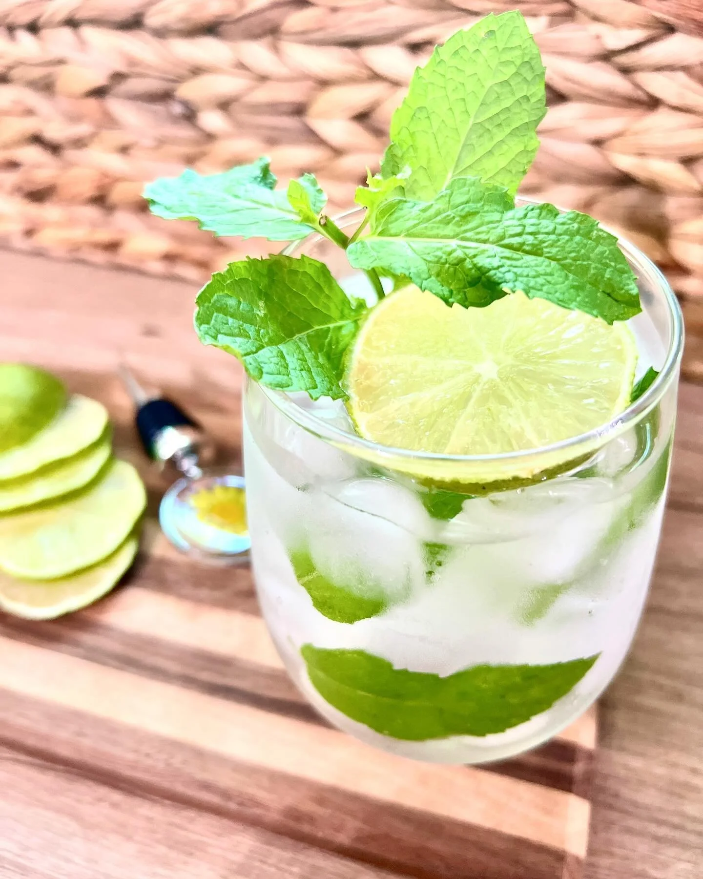 A mojito with mint straight from the garden? Yes PLEASE 🍋&zwj;🟩
This is perfect summertime sippin&rsquo;

#eventbartender #charlestonbartending #summervillebartending #bartender #mocktails #cocktails #bartenderforhire #mobilebartender
