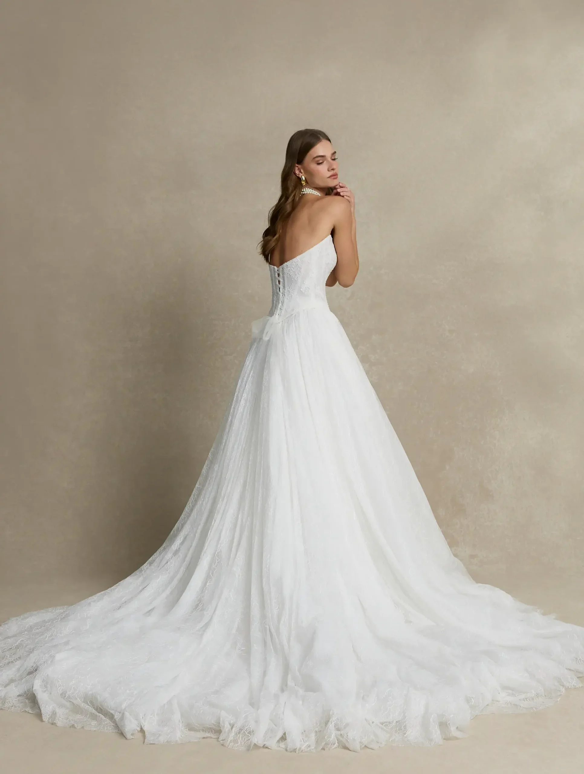 britta-wedding-dress-by-la-premier-bridal-full-back-view-s01-25139-0185-scaled.webp