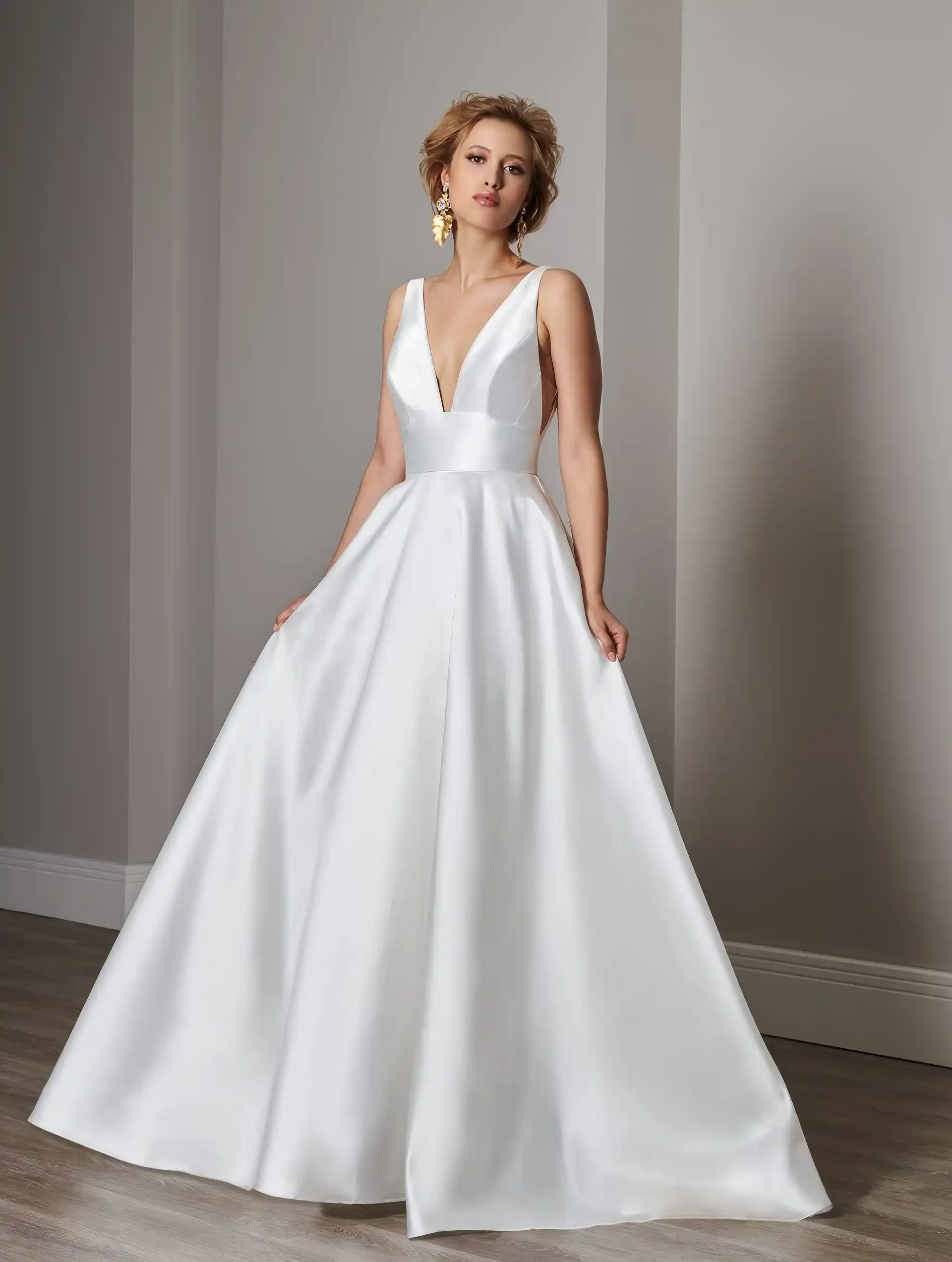 Vanessa-Gown-by-Sassi-Holford-Bridal-Full-Front-View-v1.webp