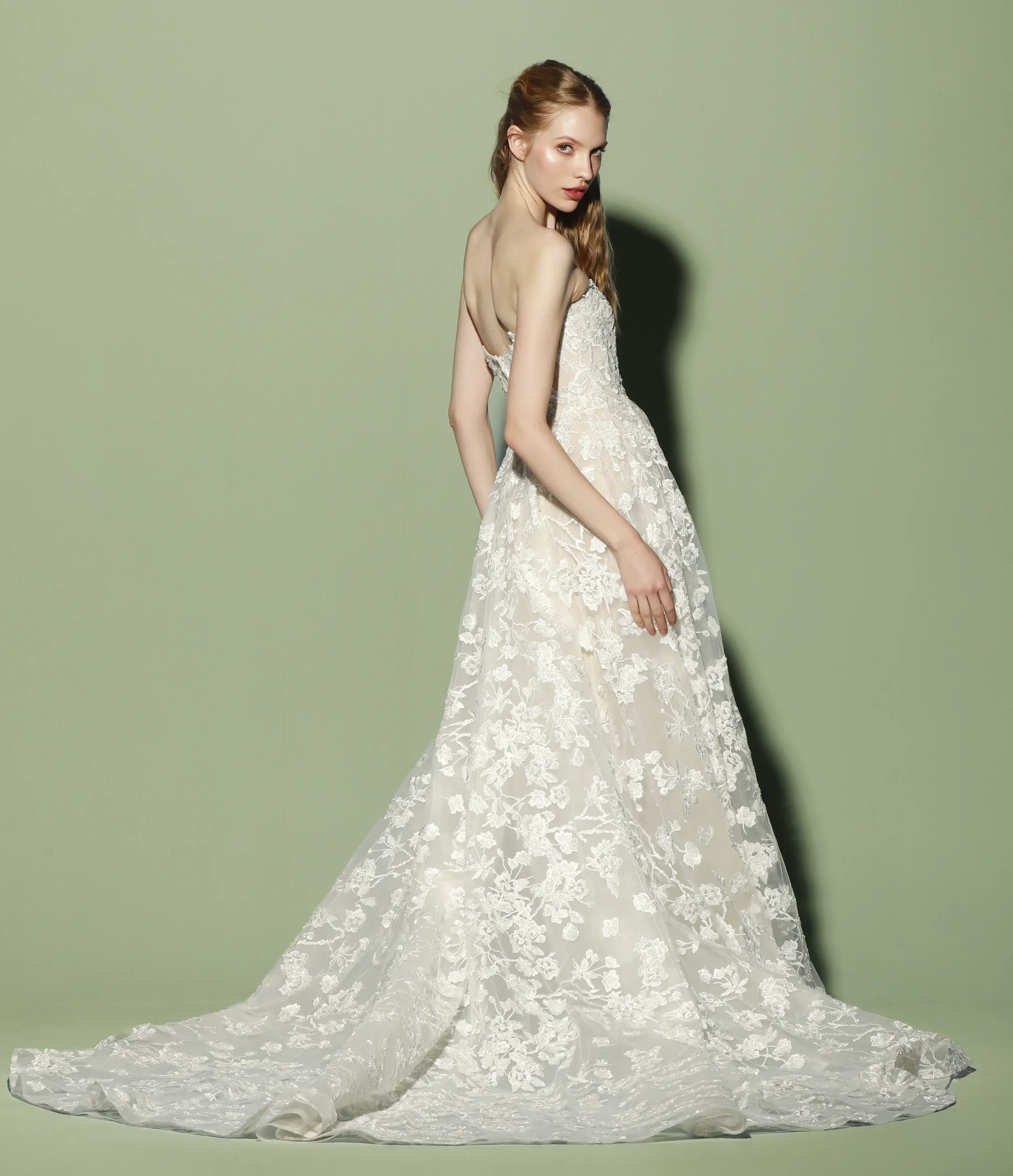 Guardiola-Allegoria-14-Alice-bridal-gown-full-side-view-v1.webp