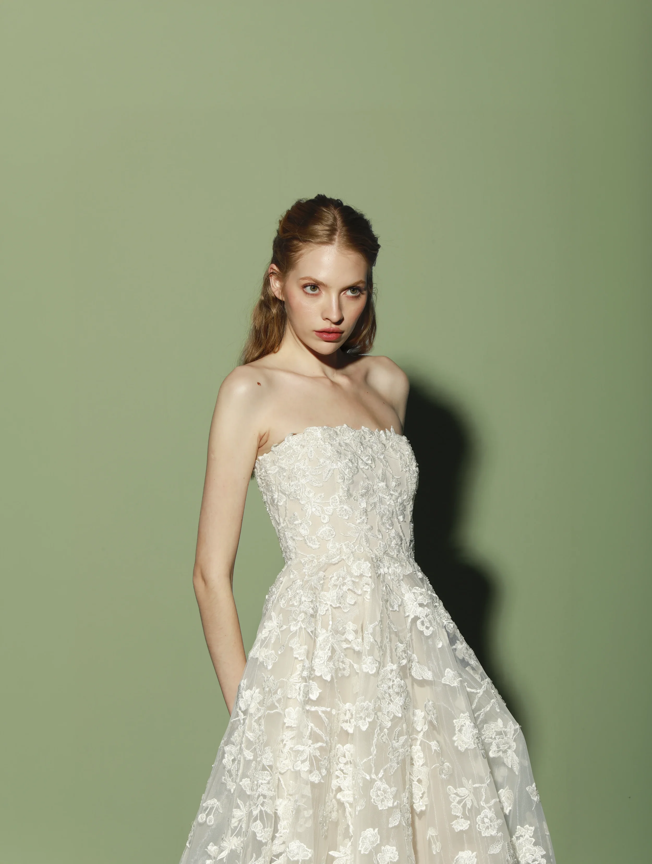 Guardiola-Allegoria-14-Alice-bridal-gown-front-half v2.webp