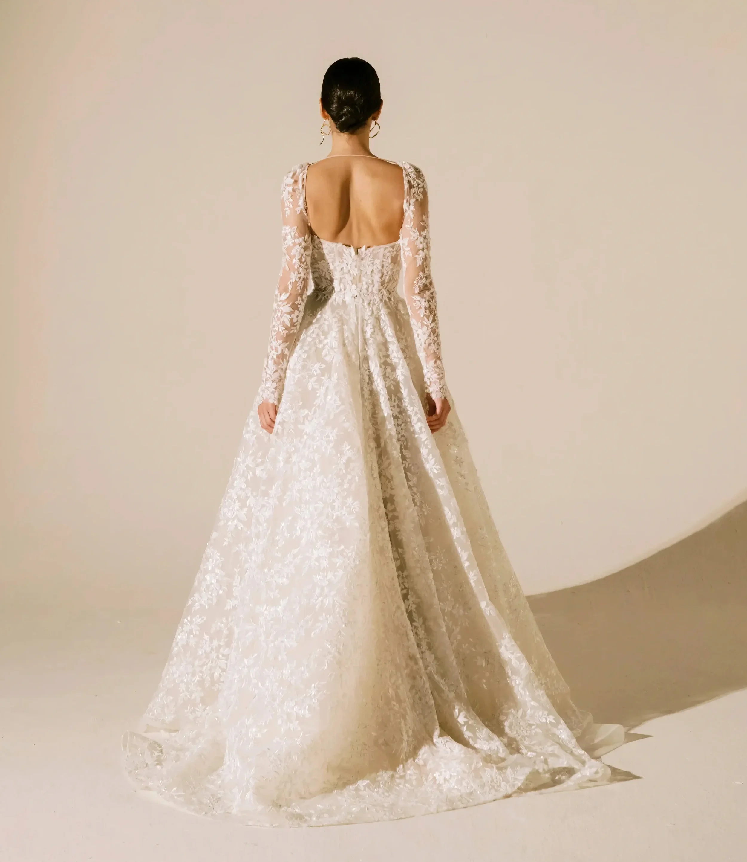 Guardiola-La+Boheme-Jackie-bridal-gown-full-back-view-v1.webp