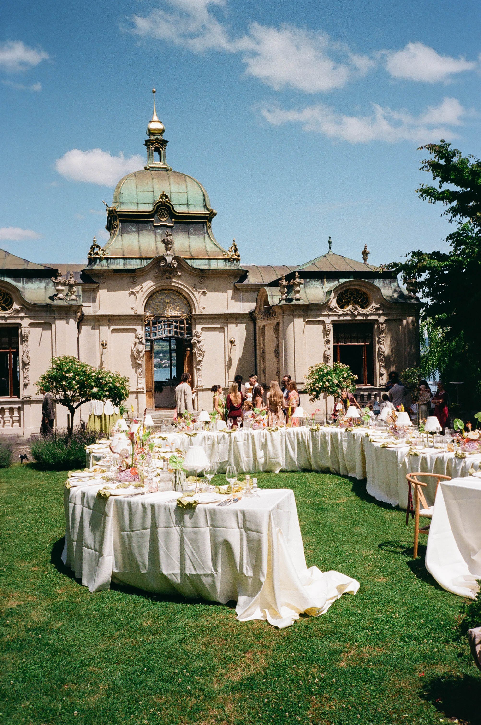 An scenic and romantic outdoor wedding location and  reception in Horgen bei Zürich Switzerland. 