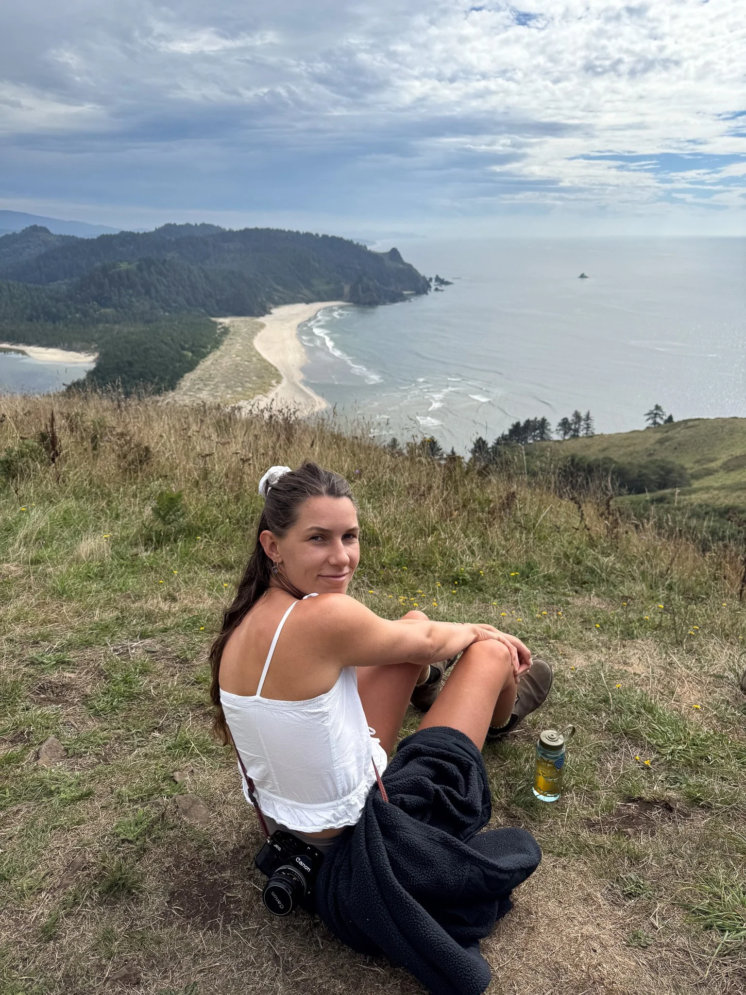 A 35mm film photographer at the Oregon coast offers 35mm film and digital photography, with a focus on couple shooting, maternity and wedding.