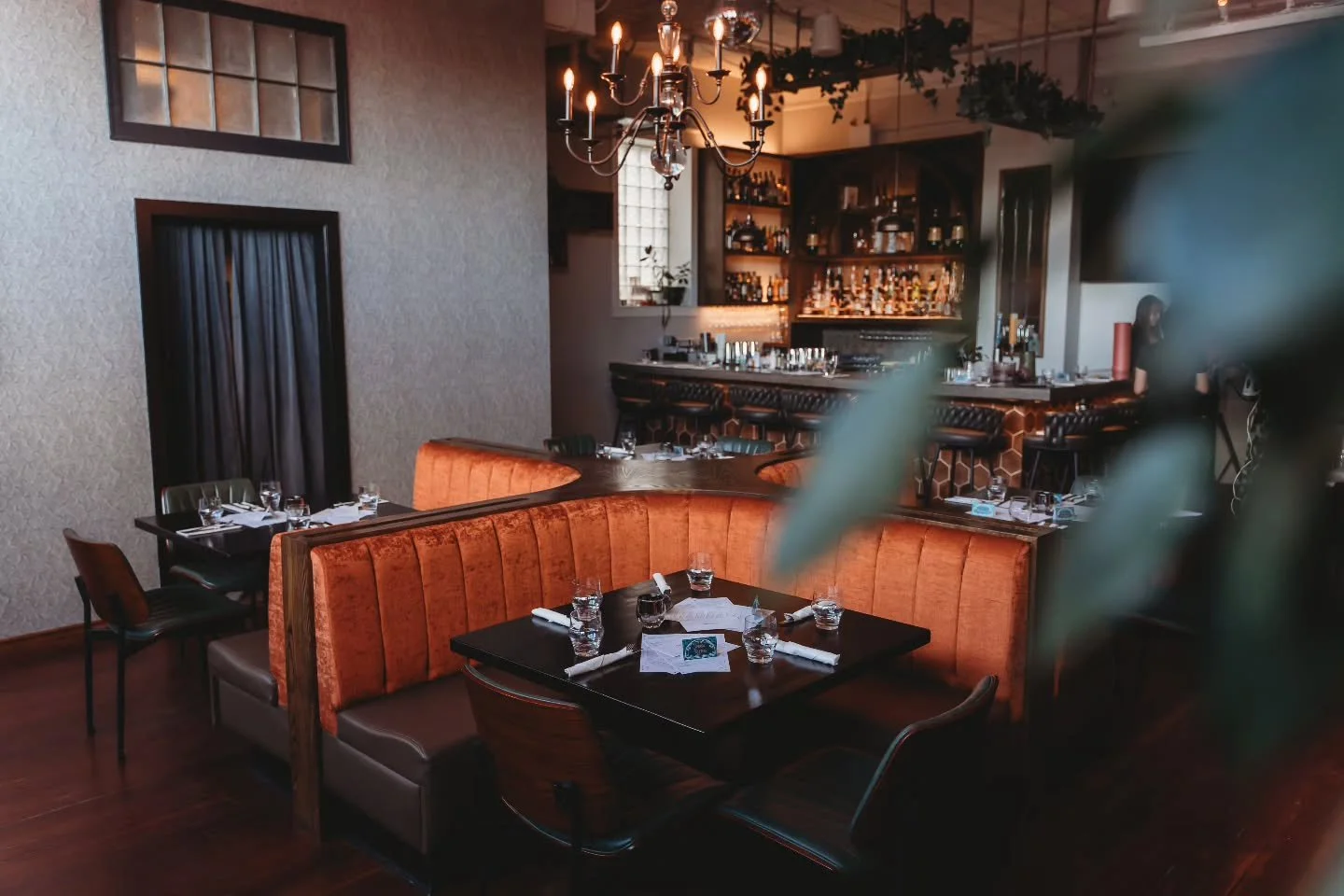 Moments like these!

There's something so magical about the moments with all the fabulous patrons and performers during the show❤️ the friends, the lovers, and new faces you get to meet! So many smiles, laughs, and memories are had @lunaryeg !

Photo