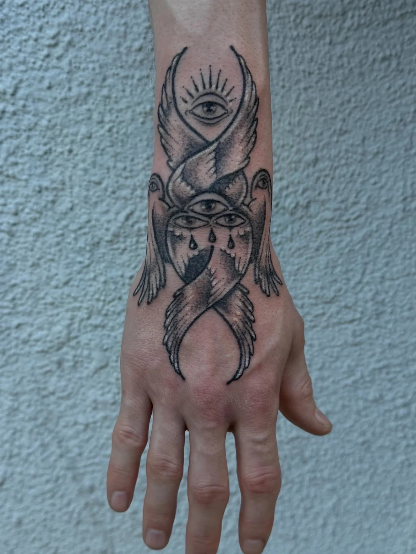 i&rsquo;ve tattooed this image over and over &mdash; and it never repeats the same way twice
➡️ scroll to see how each version shifts

seraphim are one of the oldest and most consistent images in religious art &mdash; and they&rsquo;ve looked almost 