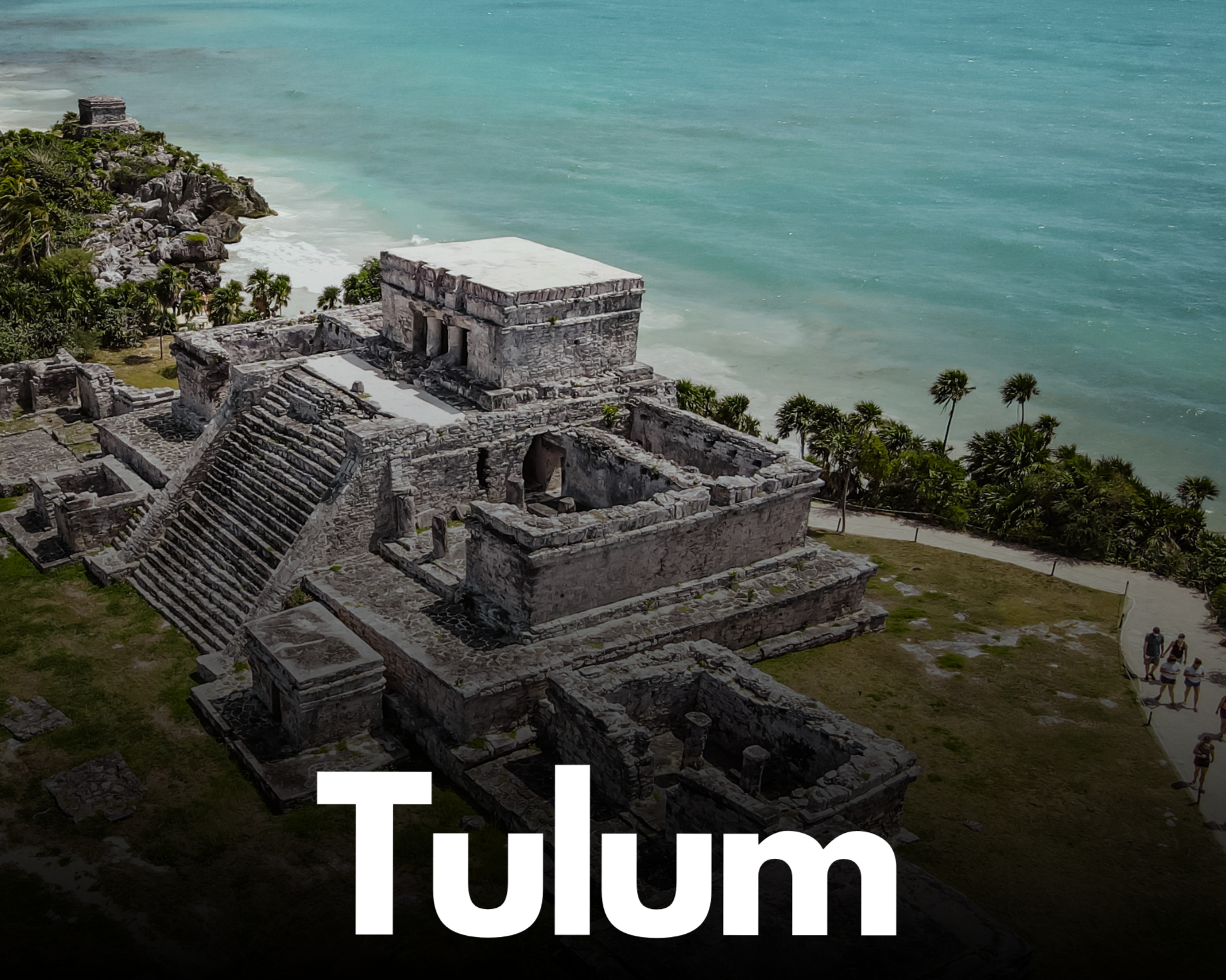 Tulum combina el encanto bohemio con la historia maya. Sus playas tranquilas están enmarcadas por ruinas arqueológicas frente al mar y un ambiente relajado que atrae tanto a viajeros de lujo como a quienes buscan una conexión con la naturaleza.