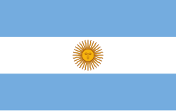 Flag of Argentina: three horizontal stripes—light blue, white, light blue—with a golden Sun of May in the center with text reading Bienvenidos