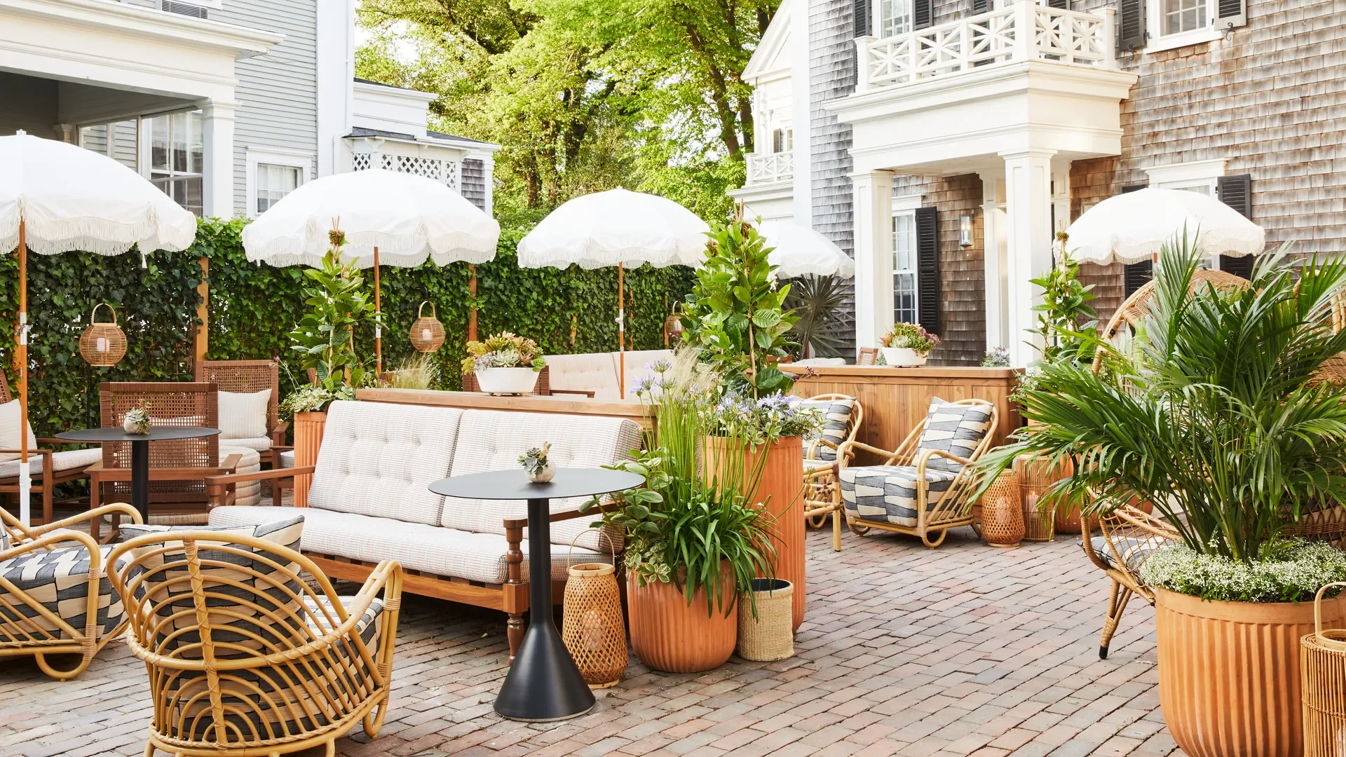 https://www.farawayhotels.com/nantucket/location?gad_source=1&gad_campaignid=22901223028&gbraid=0AAAAA_EAmt2EcWkYtY8G0-lgVQFqPh_hw&gclid=CjwKCAjwx-zHBhBhEiwA7Kjq6444ycvF4HYJUnpnvJRvVegZYyKAfhkvm60BAYDzxubHOUkSGdE_mxoCDa8QAvD_BwE