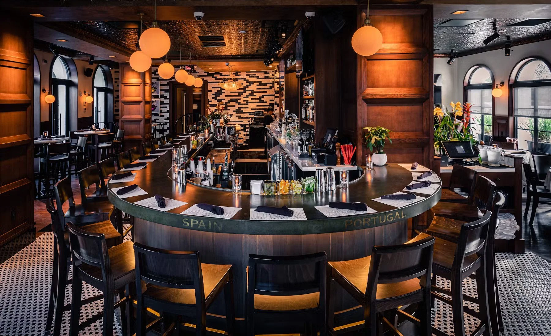 Chic hot spot draws crowds with a global menu featuring sushi, cocktails & gourmet burgers; reservations can be made 7 days in advance and we recommend it! 