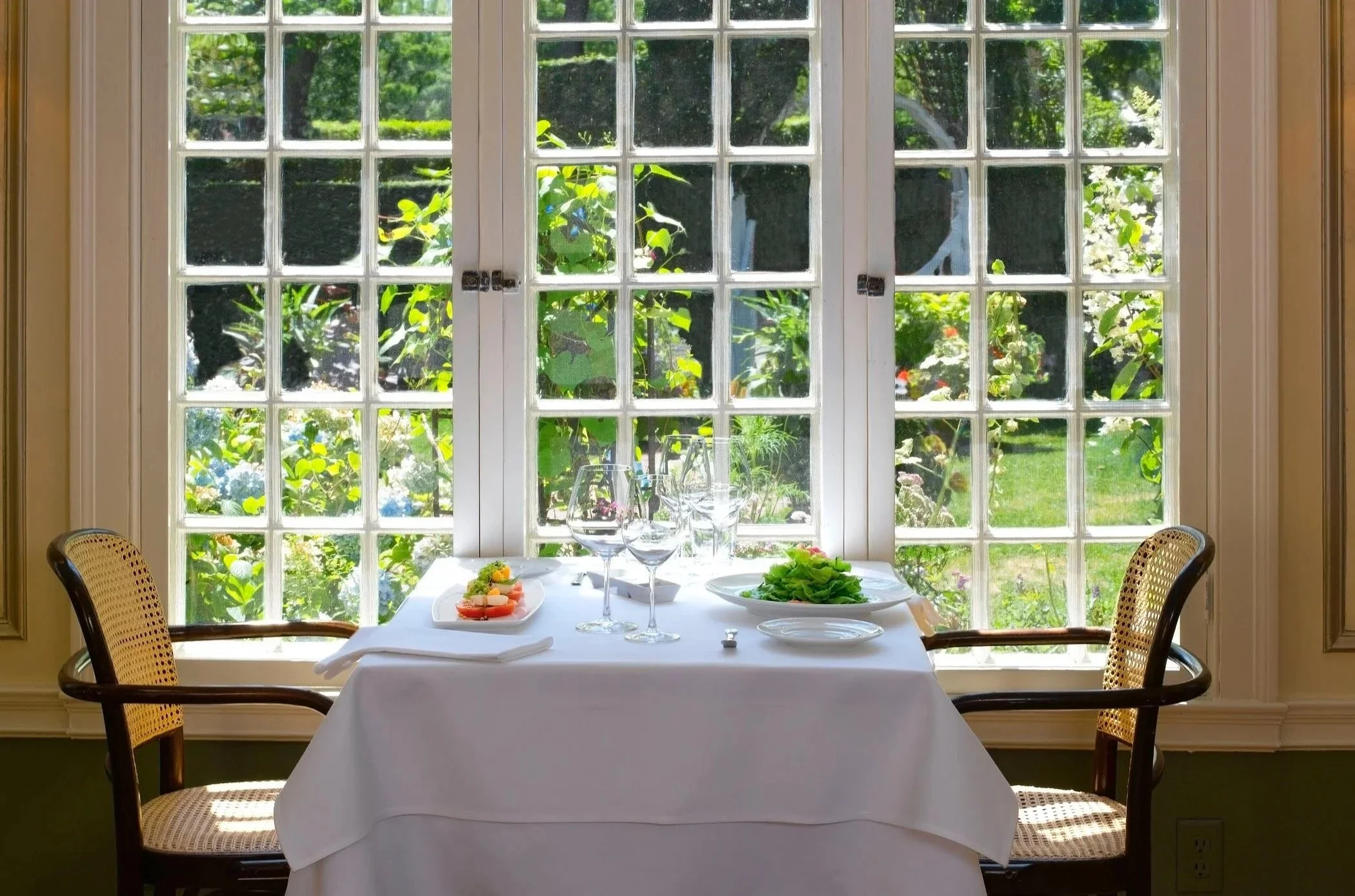 Located in a beautiful ‘Sconset garden, seasonal menu, locally sourced, global concepts. A drive outside of town.