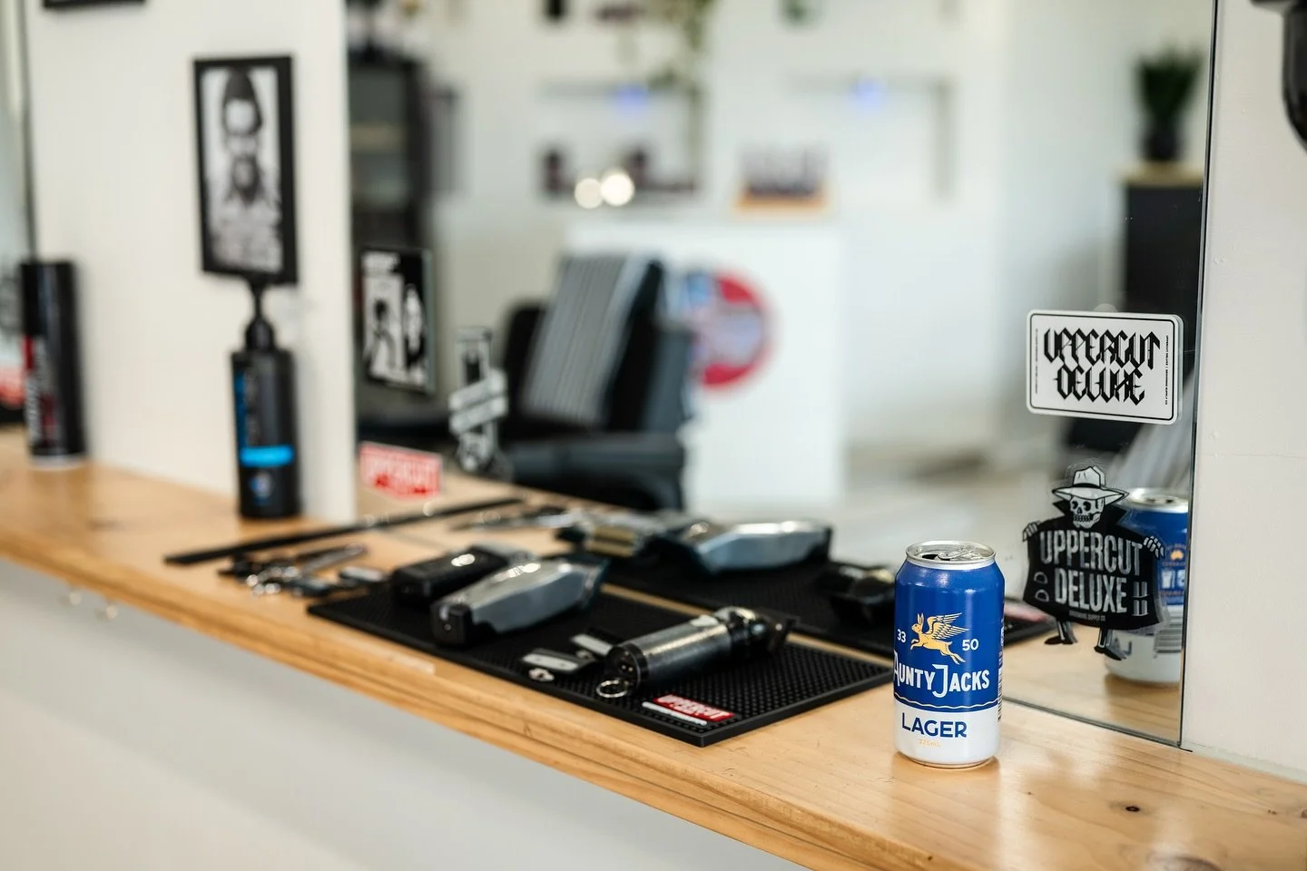 Appointments available next week ! Grab them before their gone 👊
✅ Bookings via website 
💈@uncletonysbarbershop
📸 @aevans_photographer 
🍺 @auntyjacksballarat 
#UncleTonysBallarat #UncleTonys #BallaratBarber #BarbersOfBallarat