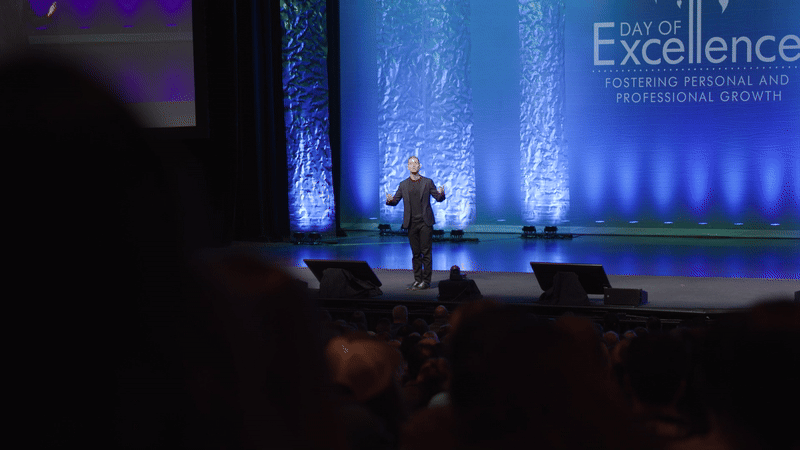 Motivational-conference-keynote.gif
