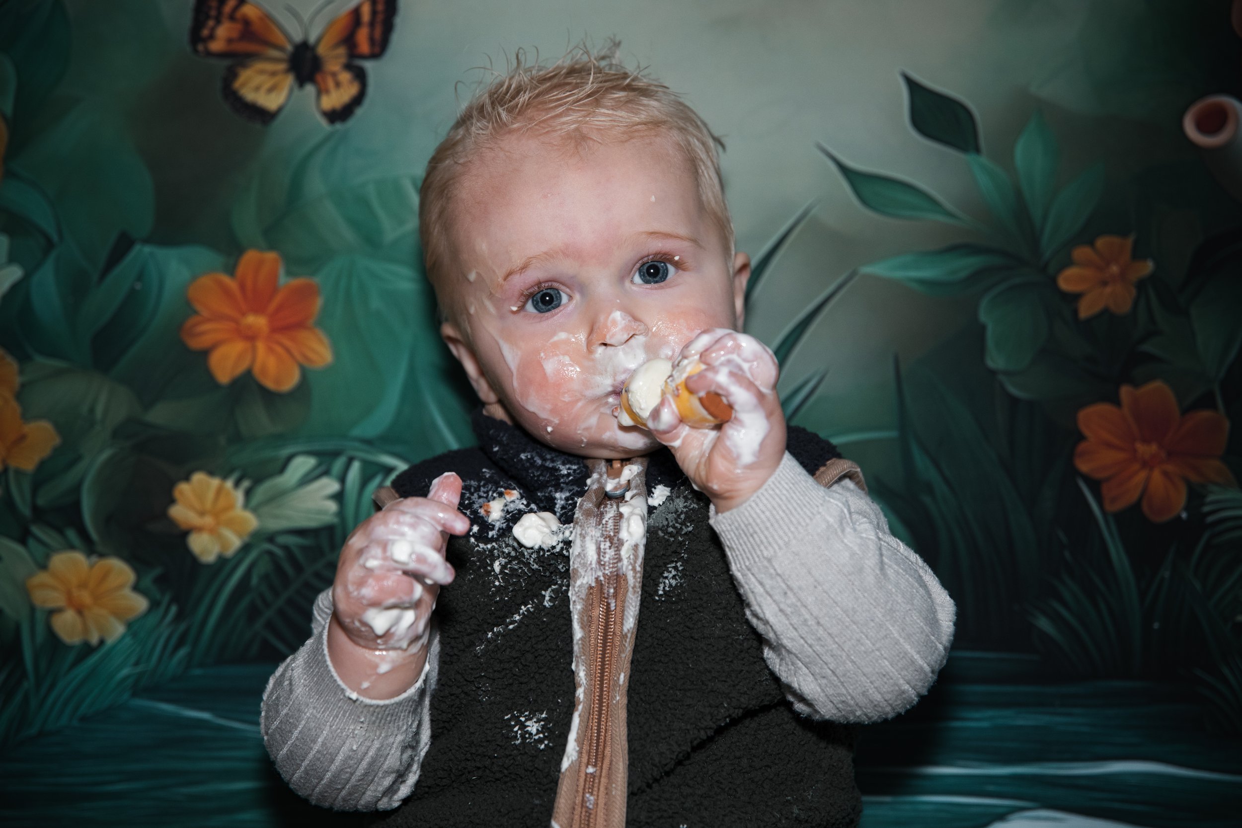 Cakesmash fotoshoot Leidschendam - Eerste verjaardag vieren met taart en spontane babyfotografie bij SteefClicks.