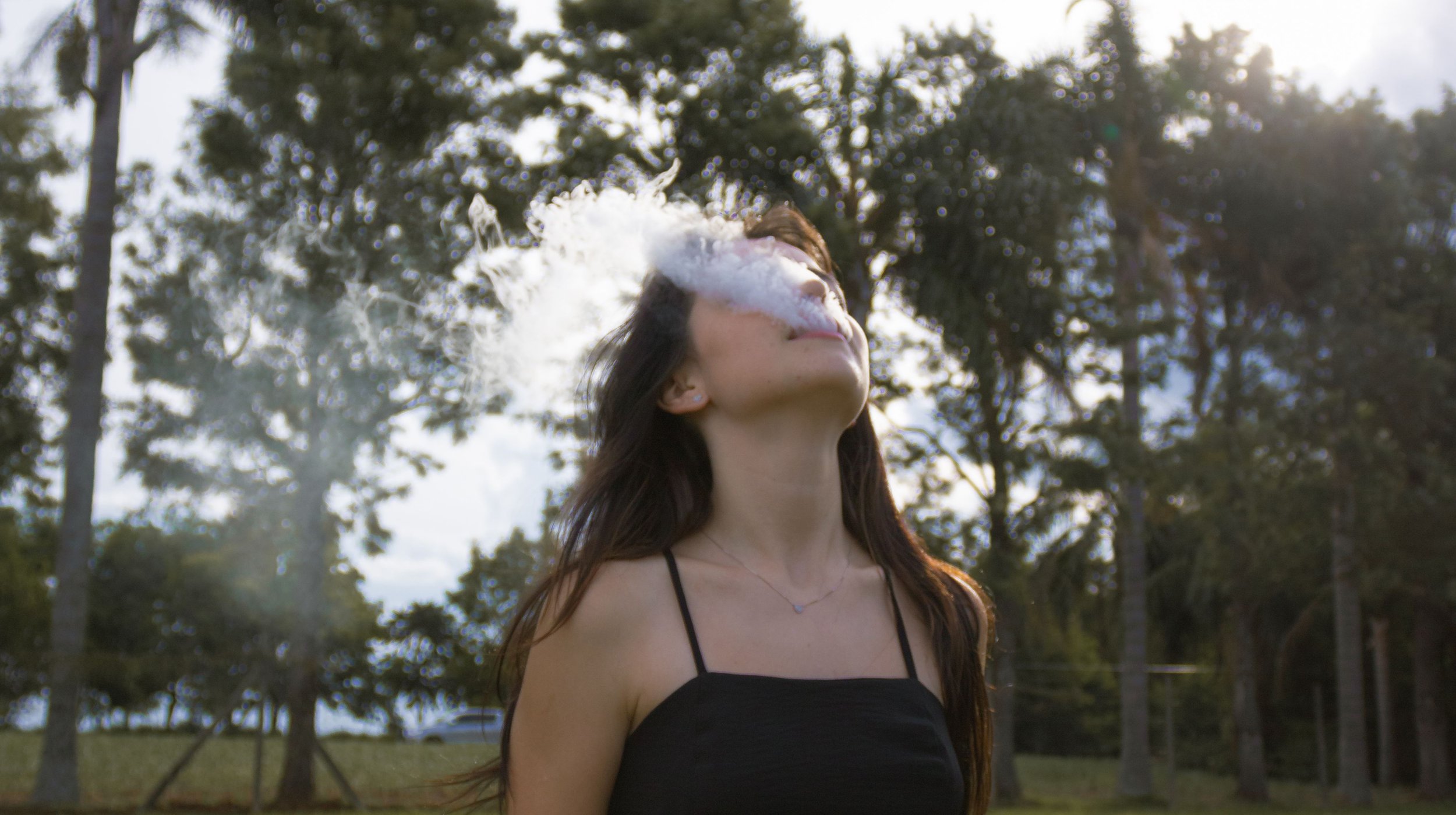 Como a indústria da nicotina recriou o cigarro para mirar nas meninas