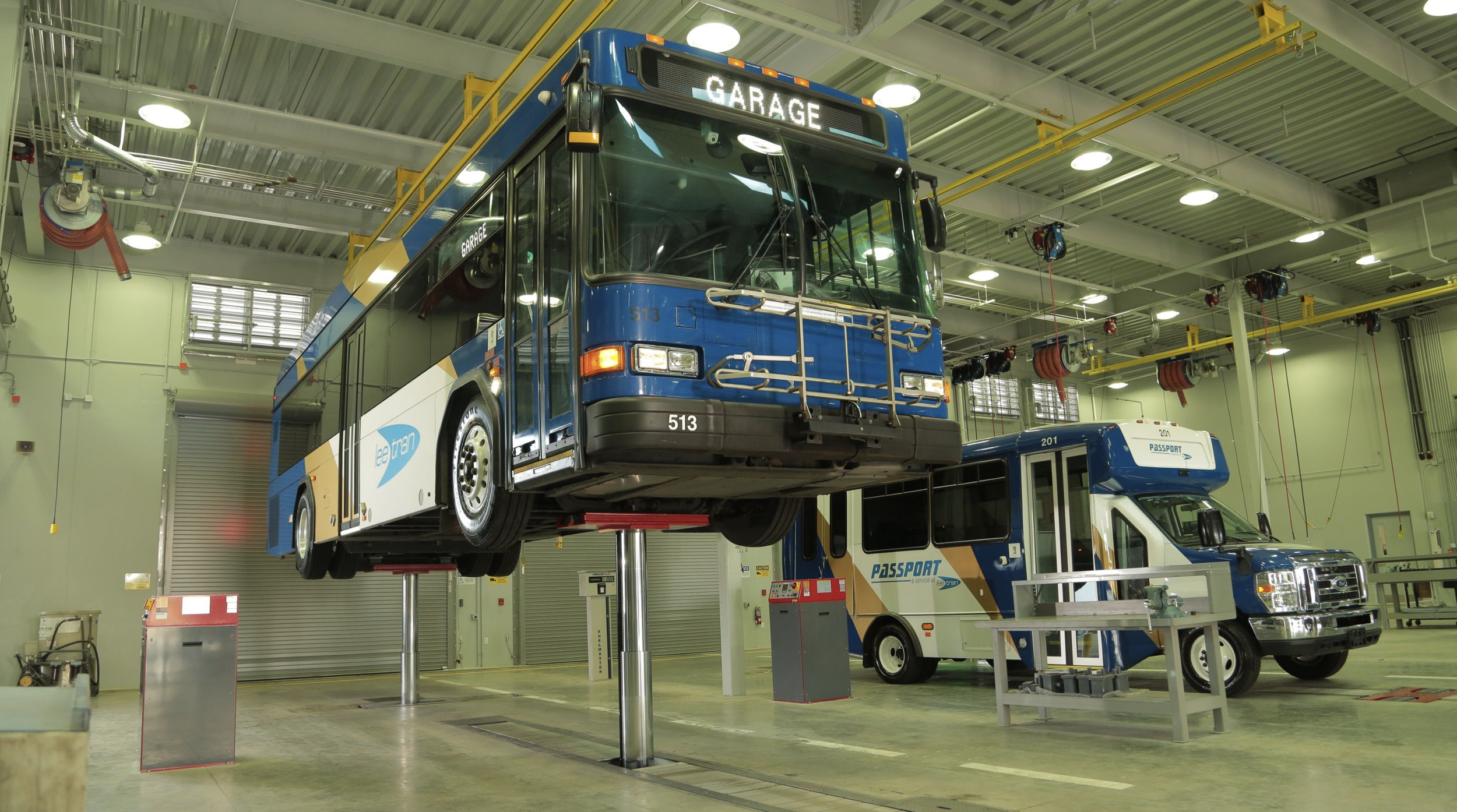 Hydraulic 4 Post Lift for City Buses.png