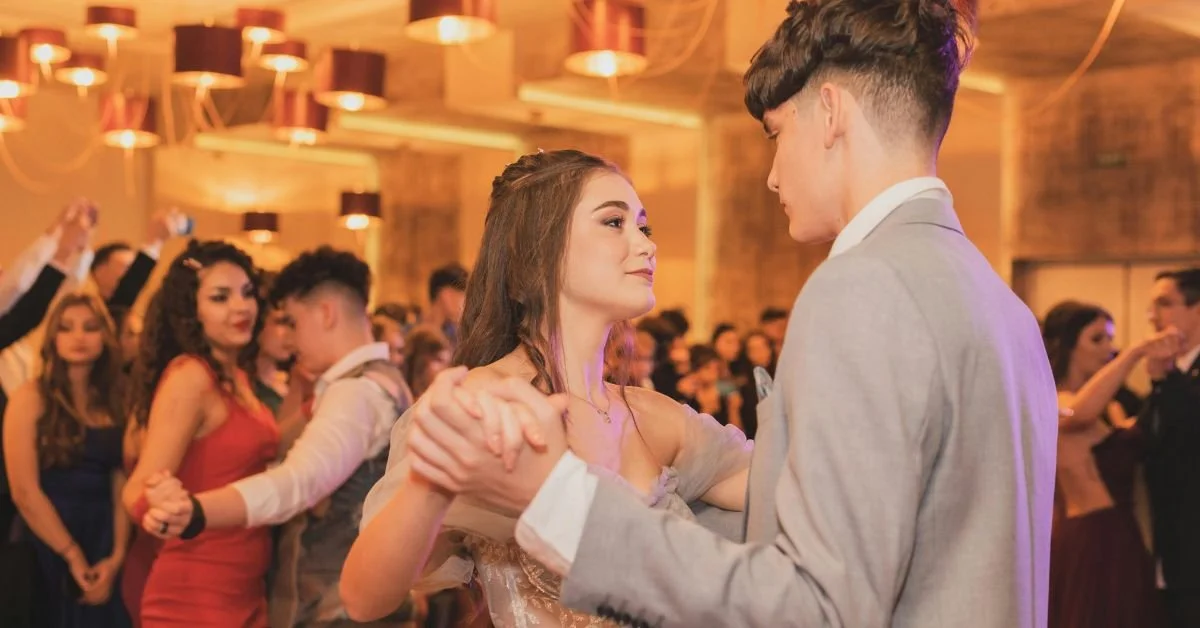 Travel &amp; Togetherness Package: Photo Sharing for Prom and Senior Day