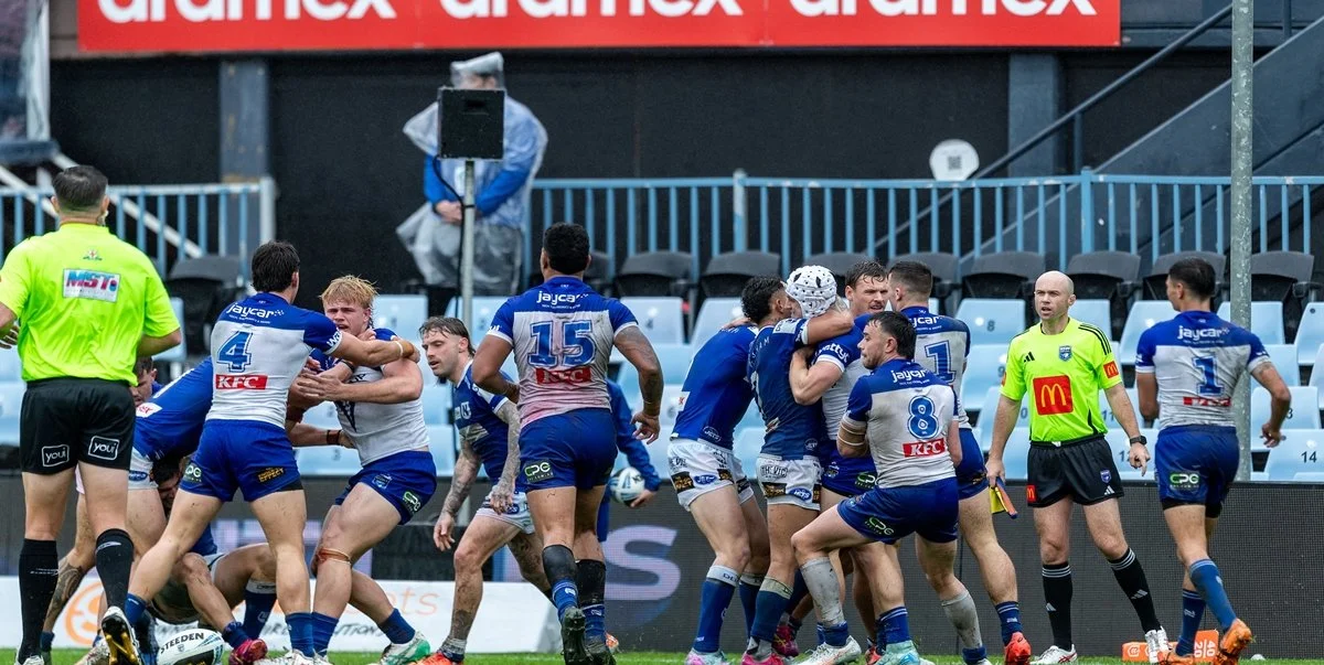 The Jets and the Bulldogs battle out a wet weather draw