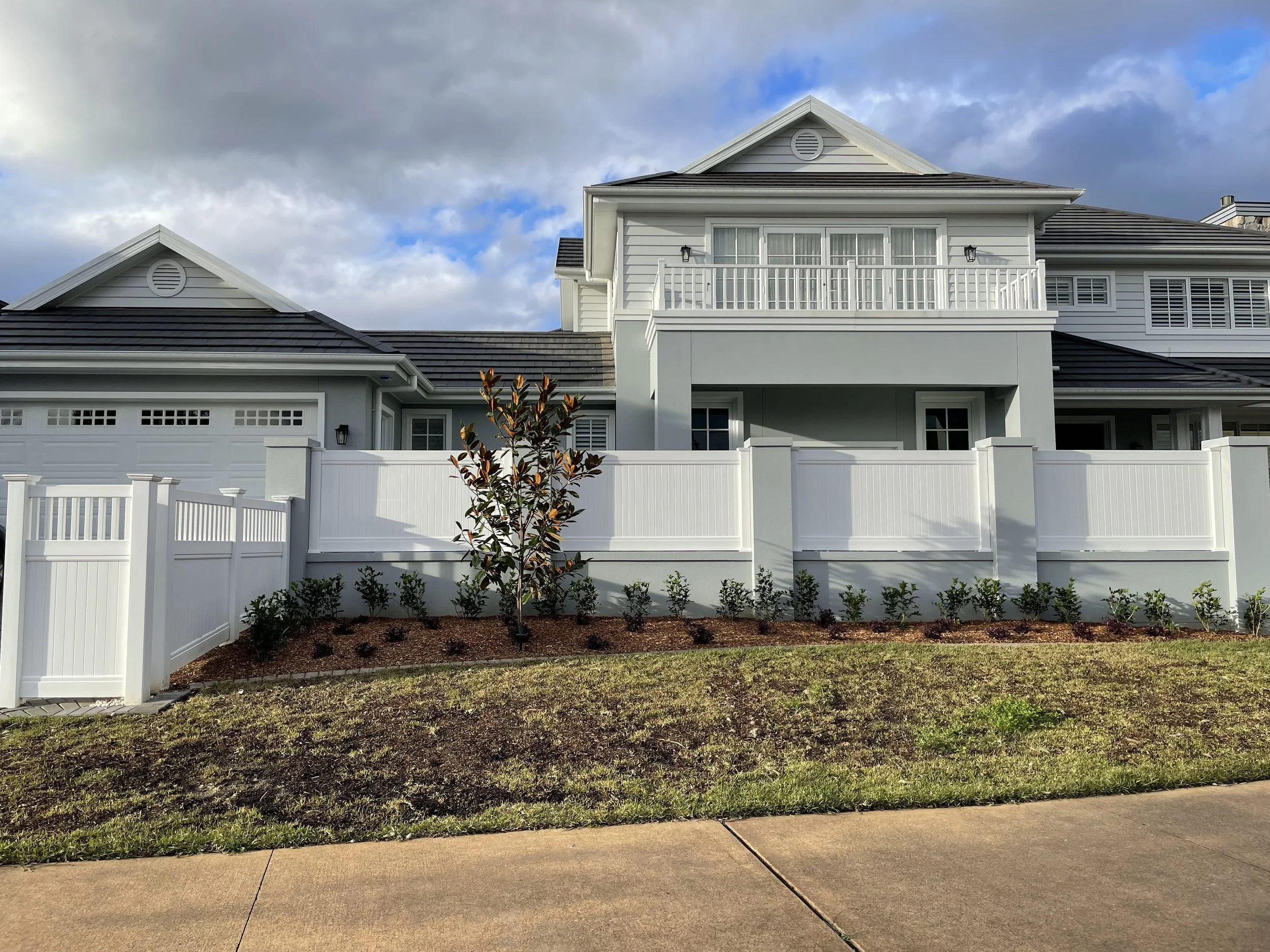 pvc-white-hampton-fence.jpeg