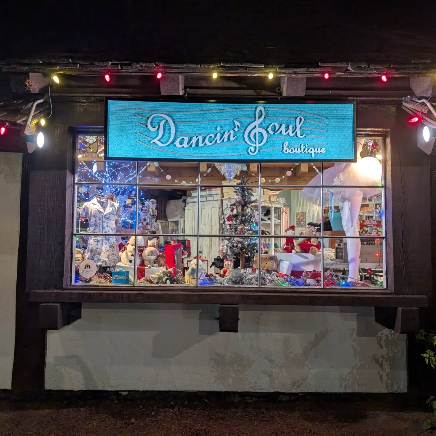 Happy Holidays!  Please vote for our windows @carlsbadvillage @dancinsoulboutique