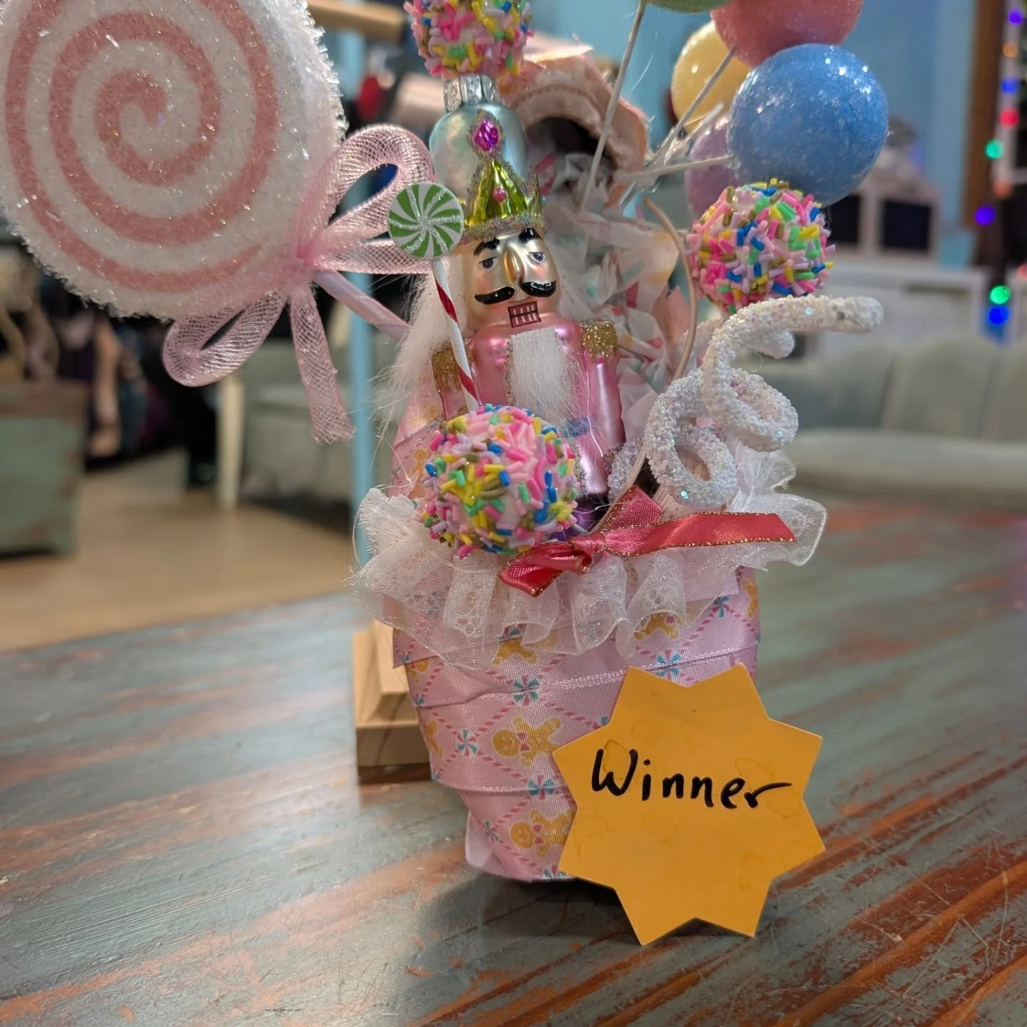 We have our winners.... #12 and #17. Congratulations thank you to all 22 entries. Everyone may pick up their entries starting on Saturday. #pointeshoes #contestwinners