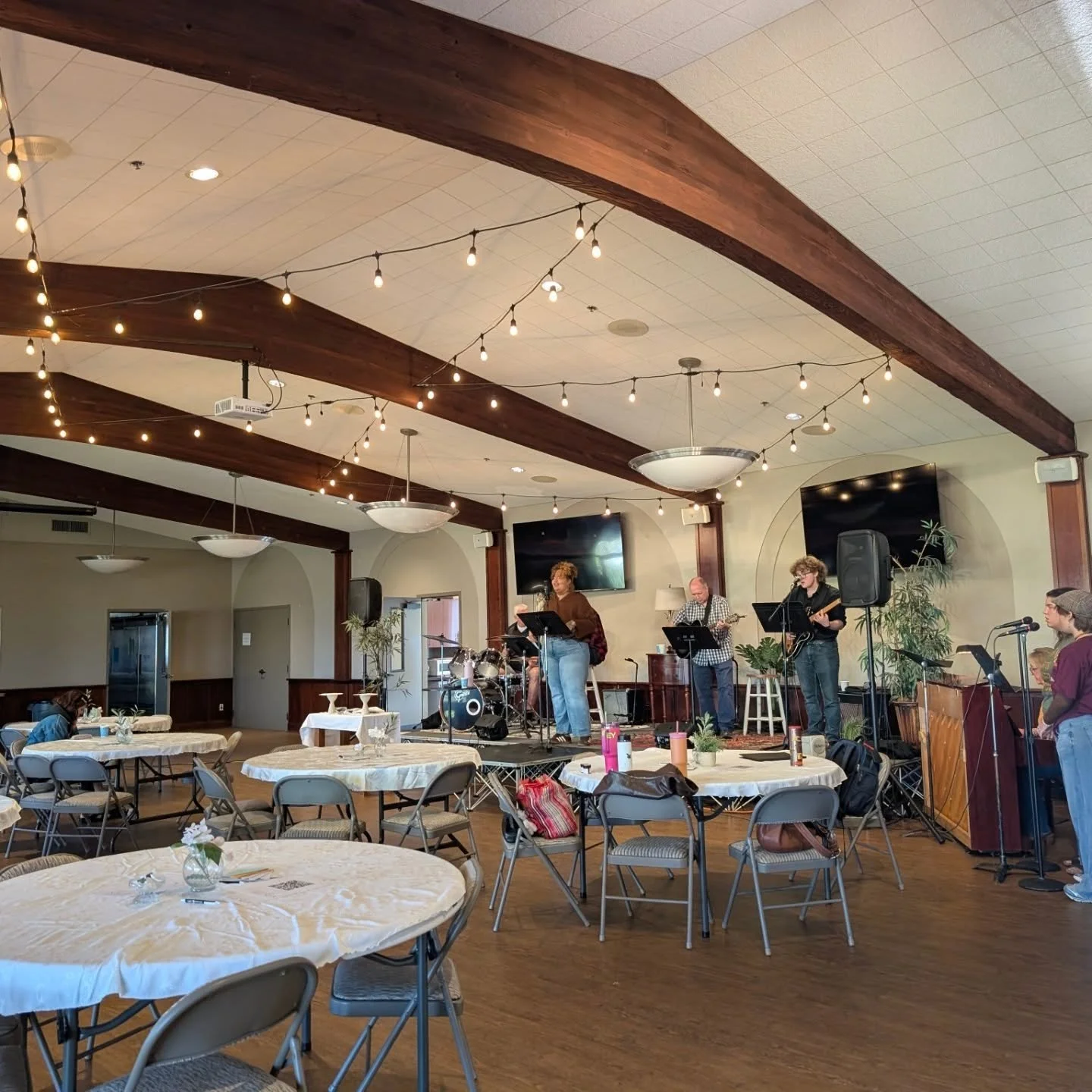 #newservice @sandieguitoumc @the.gardengathering check it out 11am Sundays