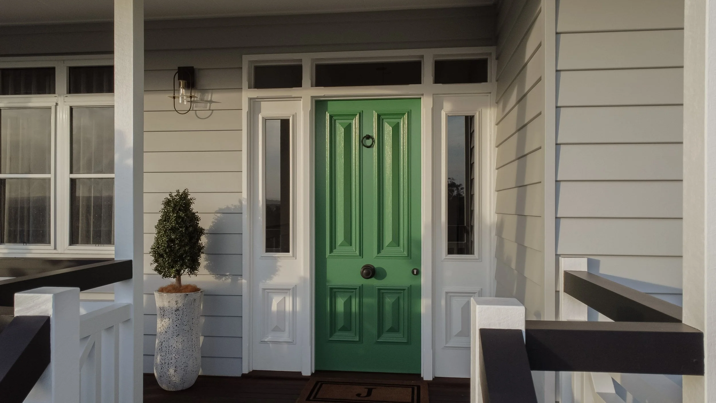 coolum-ridge-retreat-exterior-front-door.jpg
