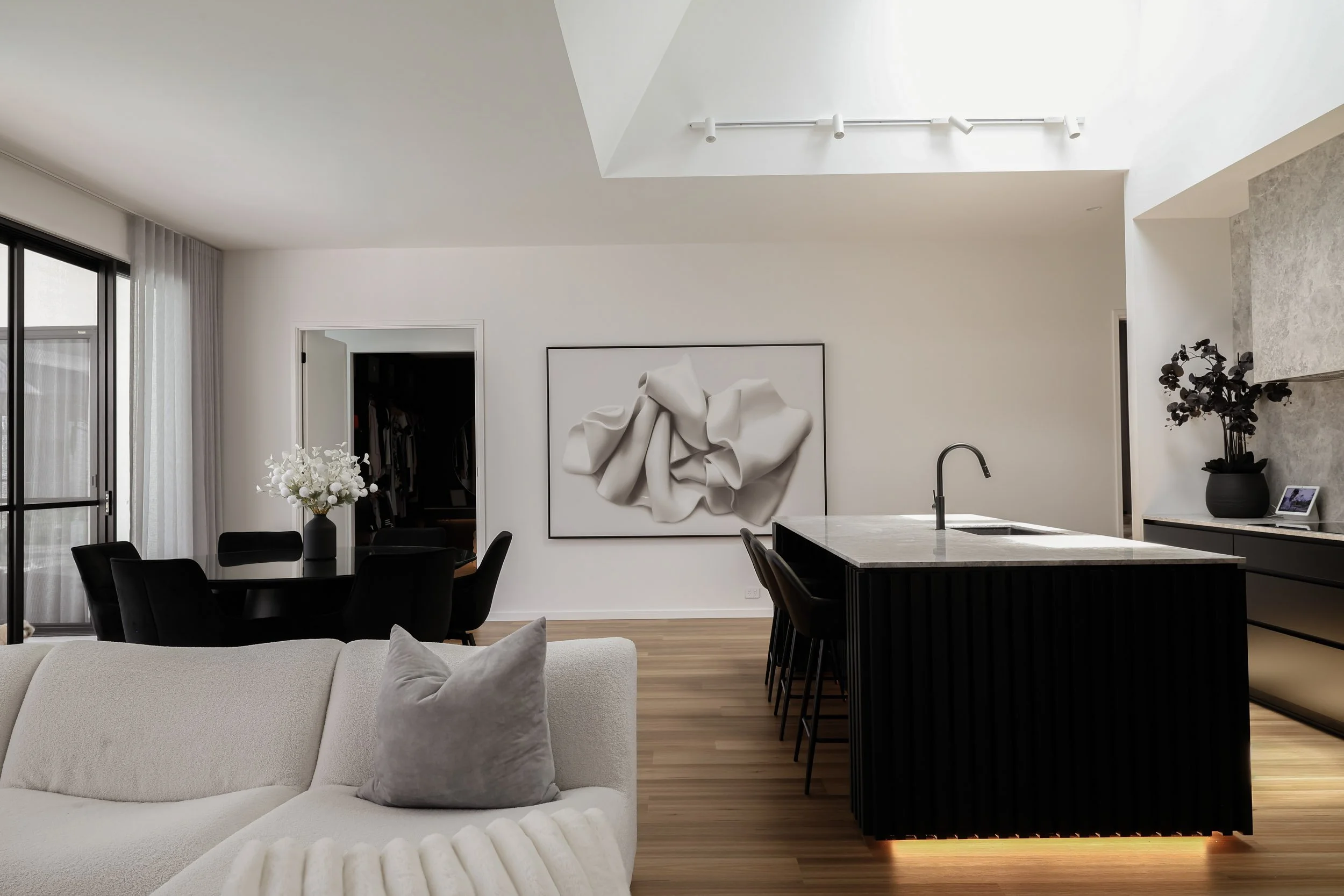  jones-co-interiors-onyx-coolum-kitchen-dining-room-coolum-beach-yaroomba.JPG