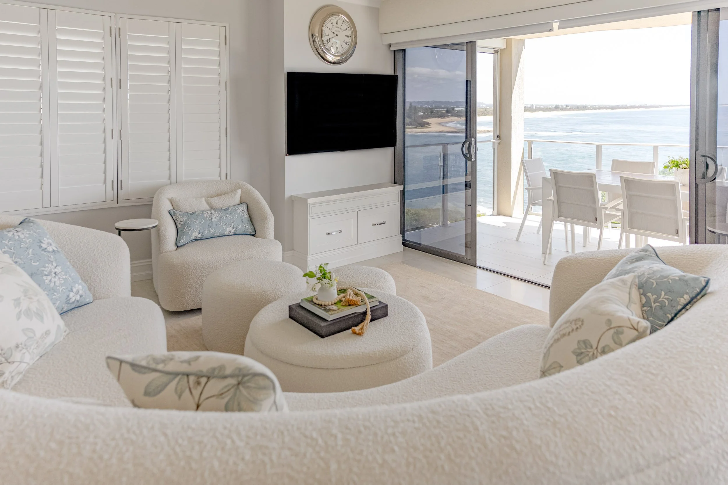 hamptons-moffat-lounge-room-beachfront-view.jpg