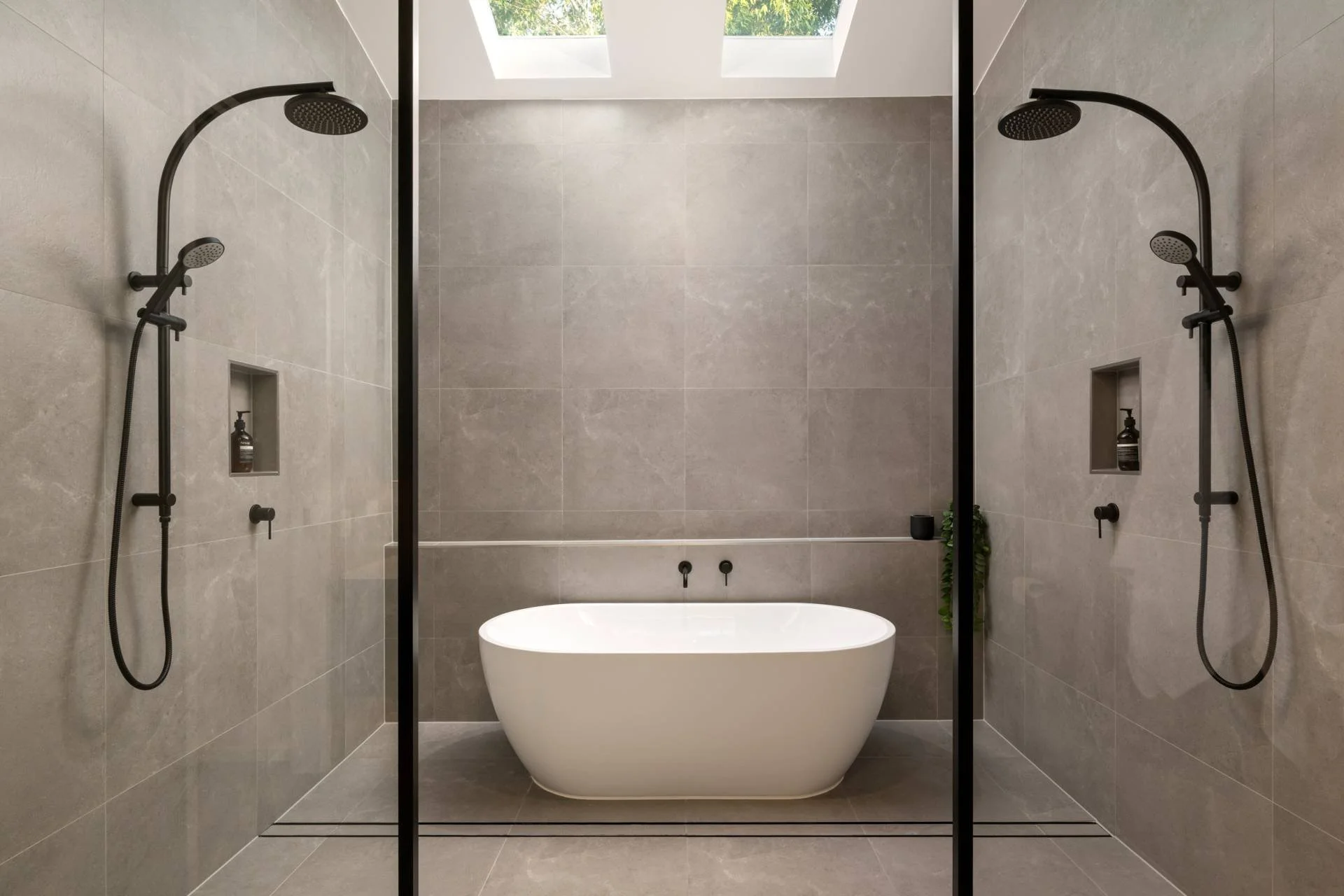 onyx-coolum-vantage-estate-bathroom.jpg