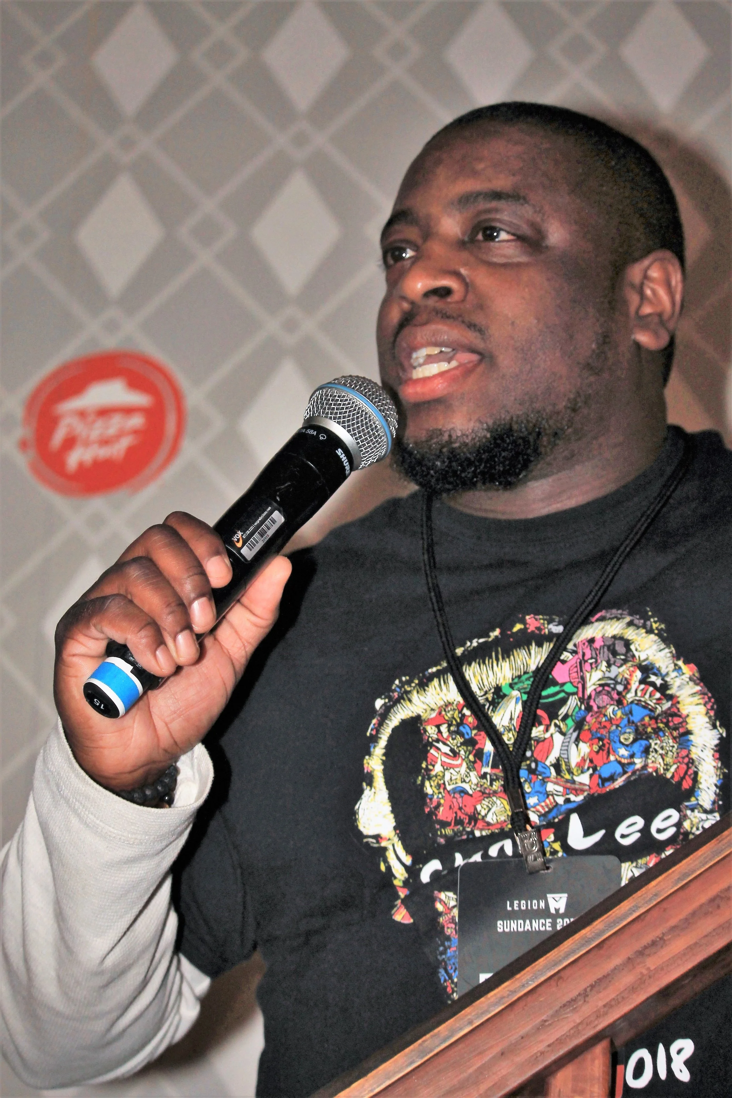 Our open mic host, Glenn Lawrence!