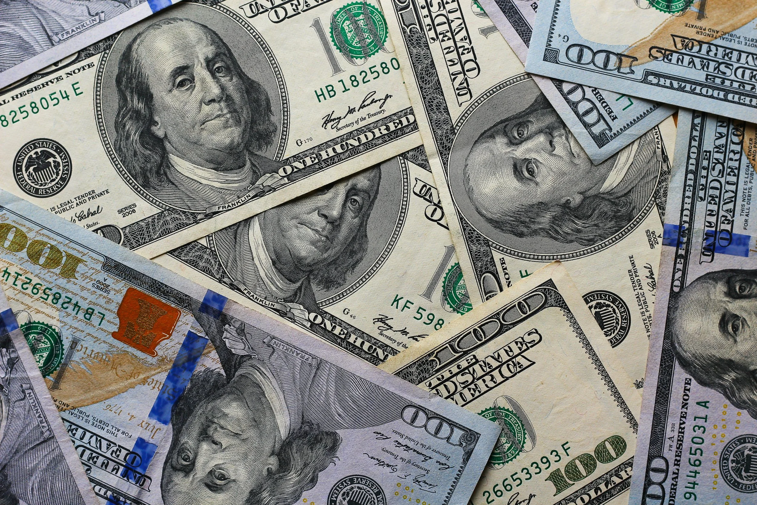 27 - us-dollars-scattered-randomly-on-the-table-close-2026-01-11-09-18-42-utc.jpg