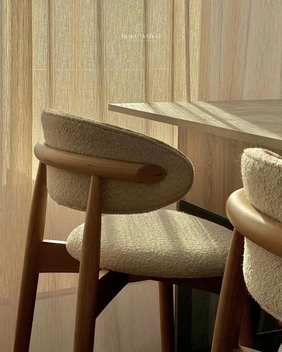 Calm isn&rsquo;t just how a space looks. It&rsquo;s how it feels when you walk into it. ✨

Soft light. Clear surfaces. Furniture that has room to breathe. 

When your home is thoughtfully organized, every detail works together to create ease instead 