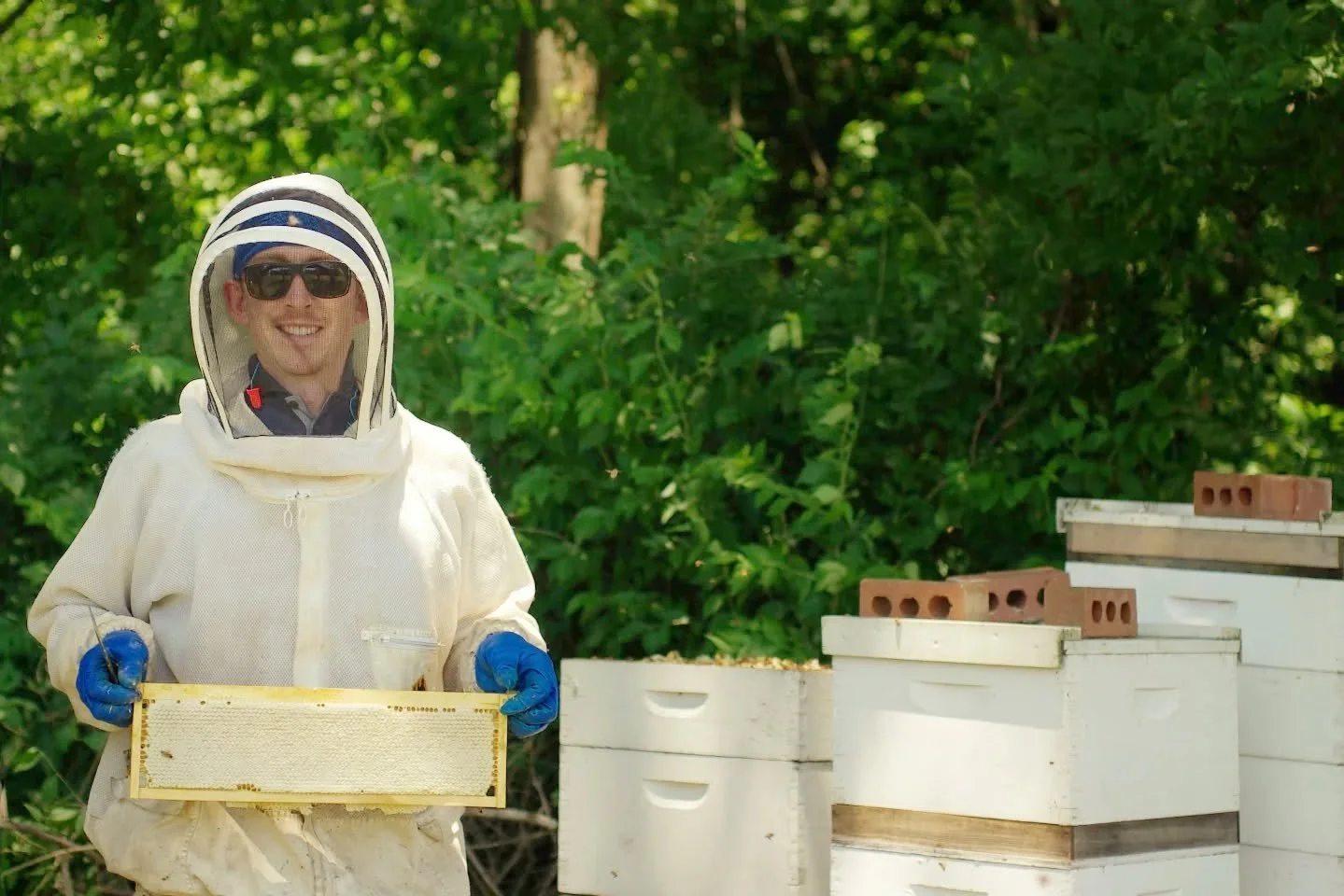 Meet the beekeeper! Will is going to be with Cindy @larder_cupboard and they'll be slinging jam and honey on Saturday at Tower Grove Farmers Market @tgfarmersmarket. Stop by for some goodies!
.
.
.
#bee #beek #bees #honeybee #beehive #beekeeping #bee