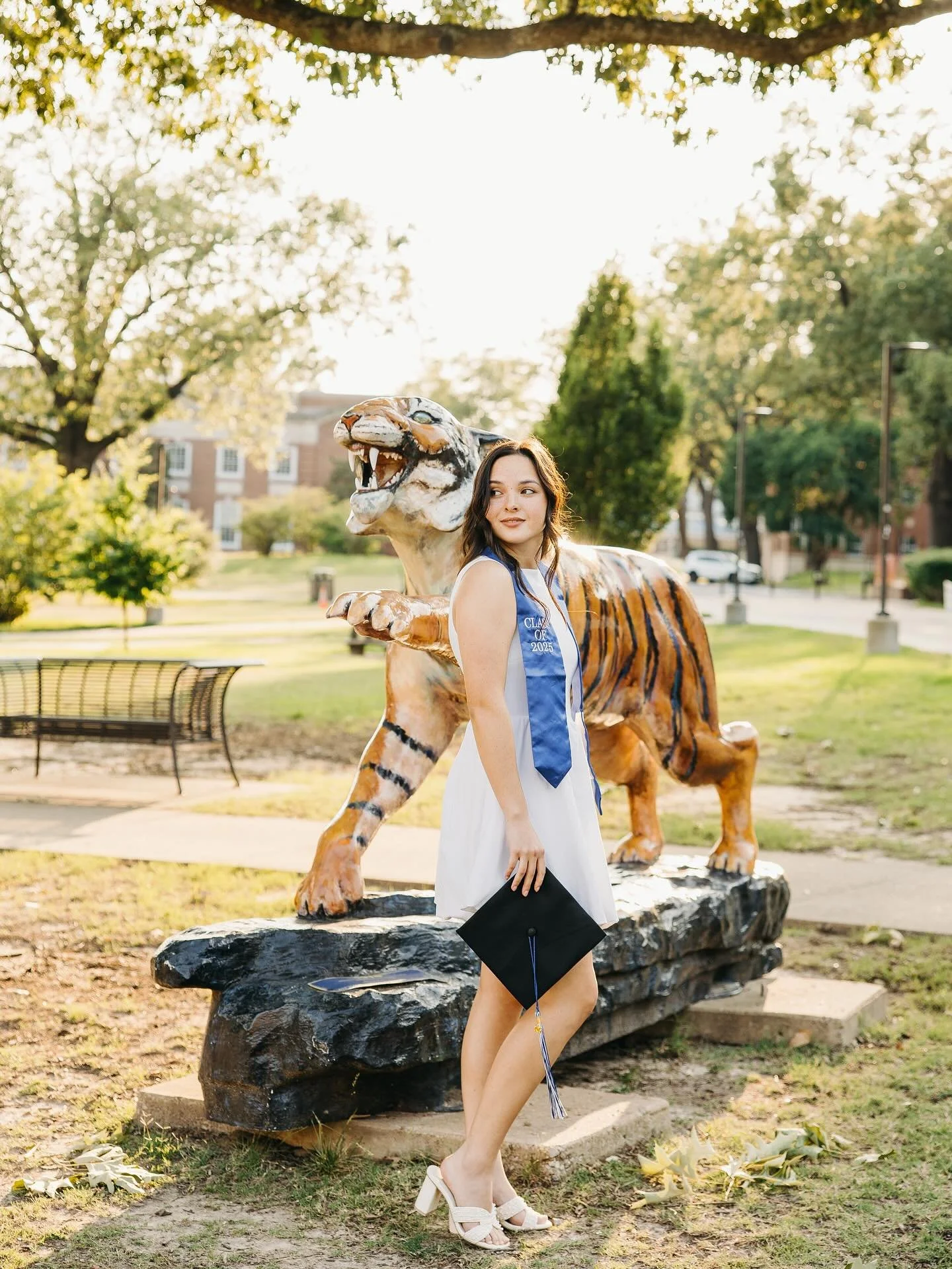 It&rsquo;s that time of year again when senior &amp; grad inquiries start rolling in, and I honestly get so excited every time. These sessions have always been some of my absolute favorites &mdash; full of energy, new beginnings, and people stepping 