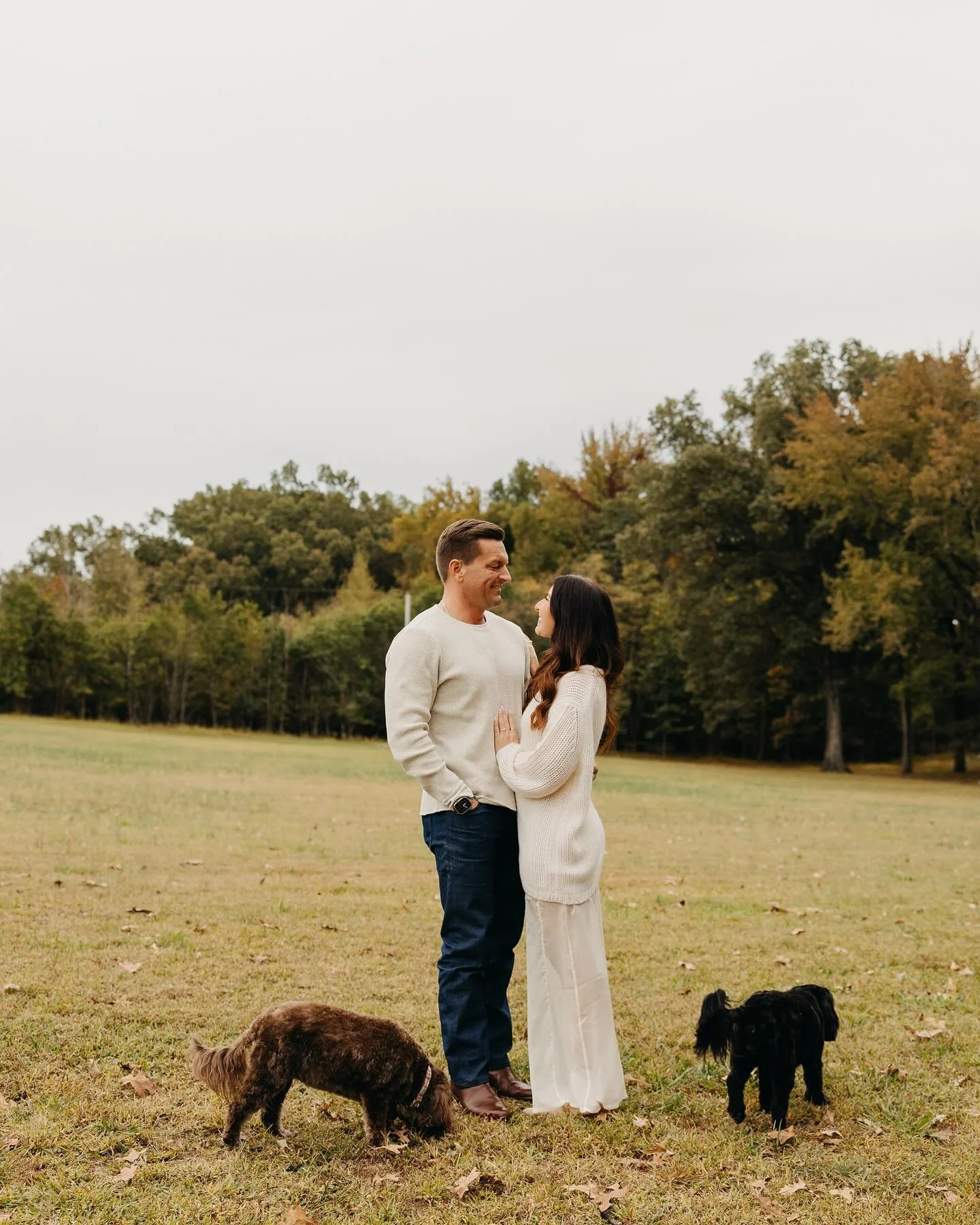 When the email starts with, &ldquo;We&rsquo;d really love to get some updated photos&hellip; but can we bring our dogs?&rdquo;
My answer will always be YES. 🐾 I absolutely love when families bring their pets! Let&rsquo;s be honest &mdash; they&rsquo