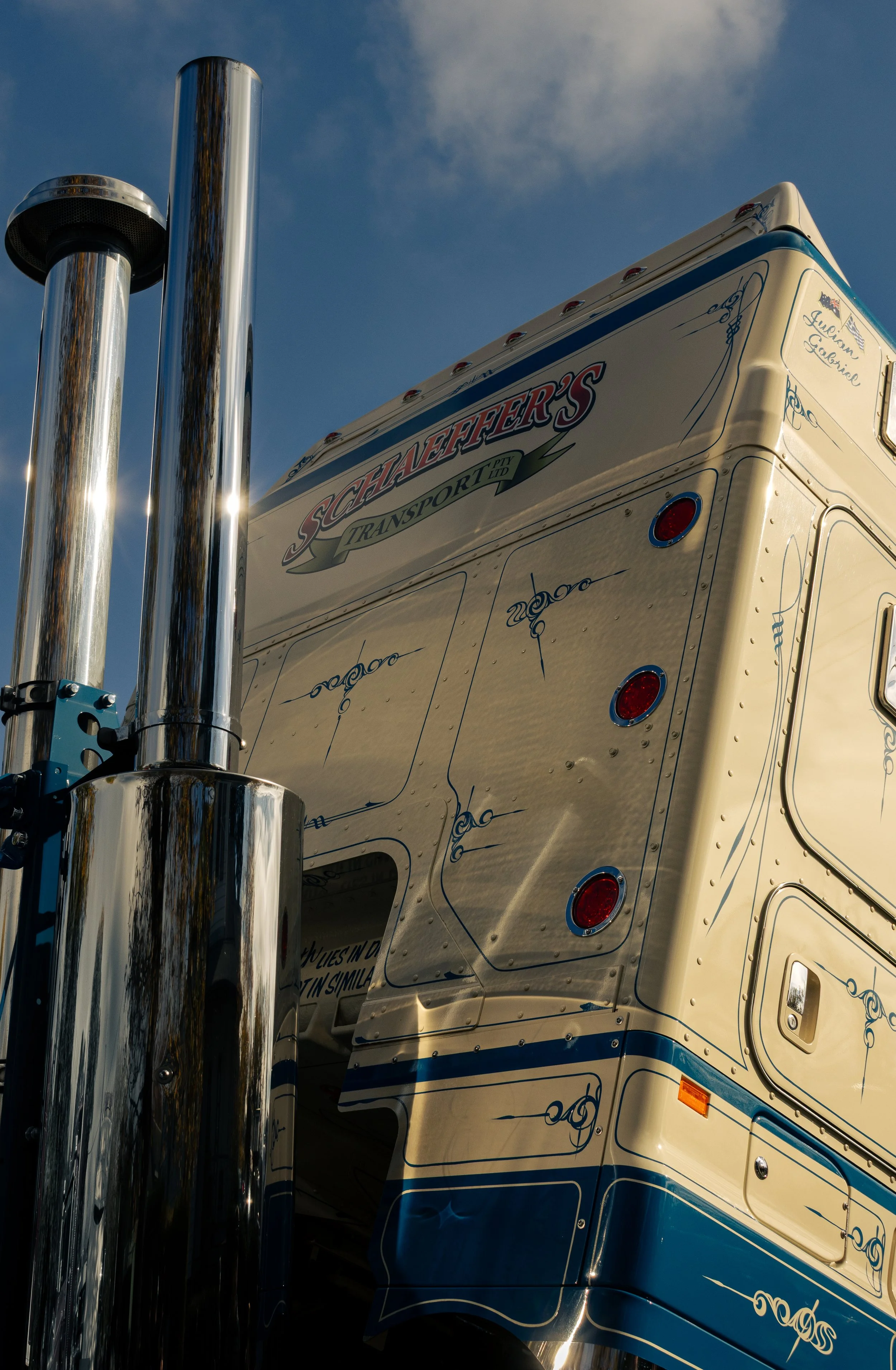 Truckin-1.jpg