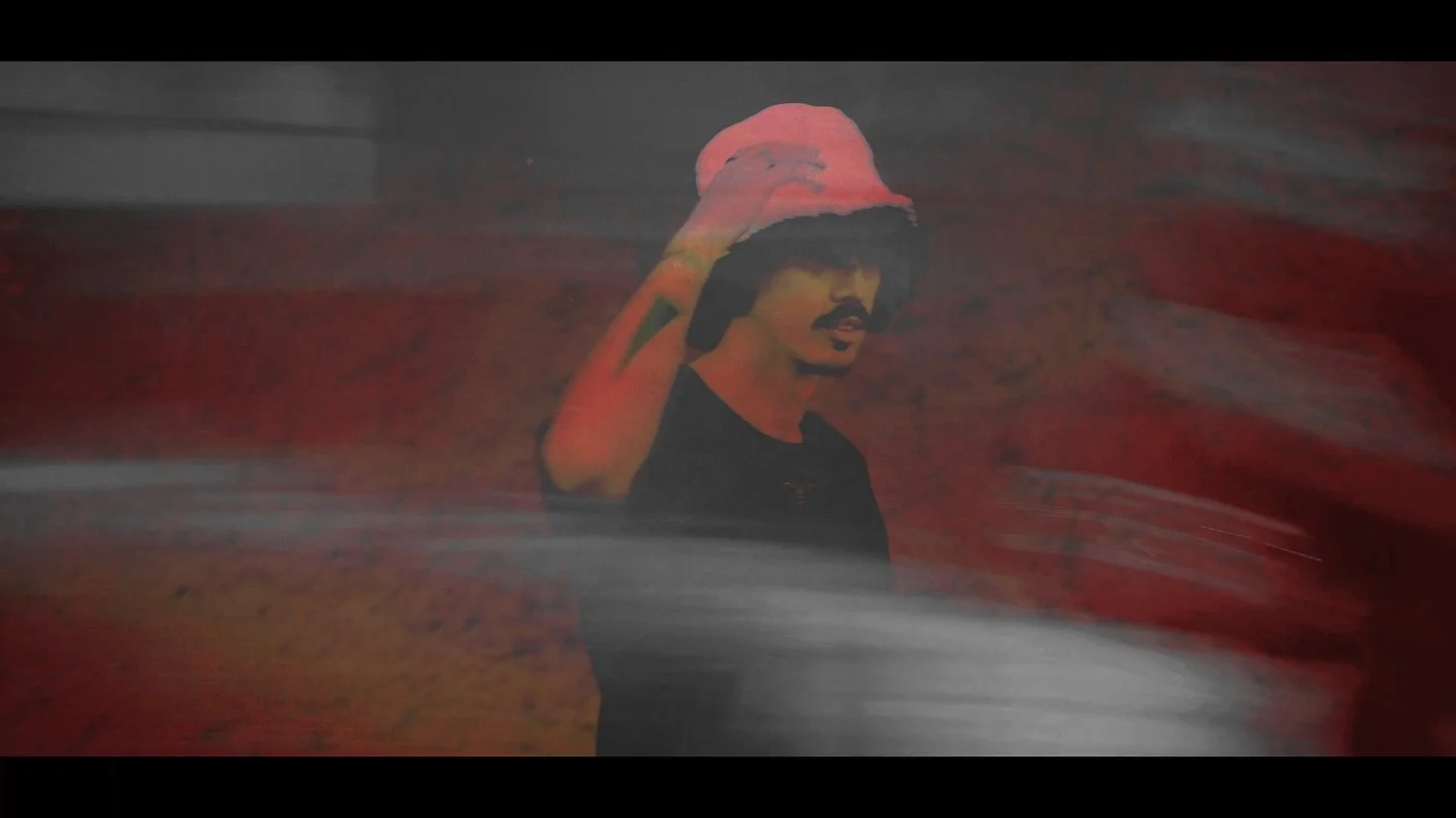 epifania
e.pi.fa.ni.a
substantivo feminino
	1.	Revela&ccedil;&atilde;o s&uacute;bita e esclarecedora; momento em que uma ideia, verdade ou percep&ccedil;&atilde;o se torna clara de maneira repentina e profunda.

Dispon&iacute;vel no YT. Link na bio 
