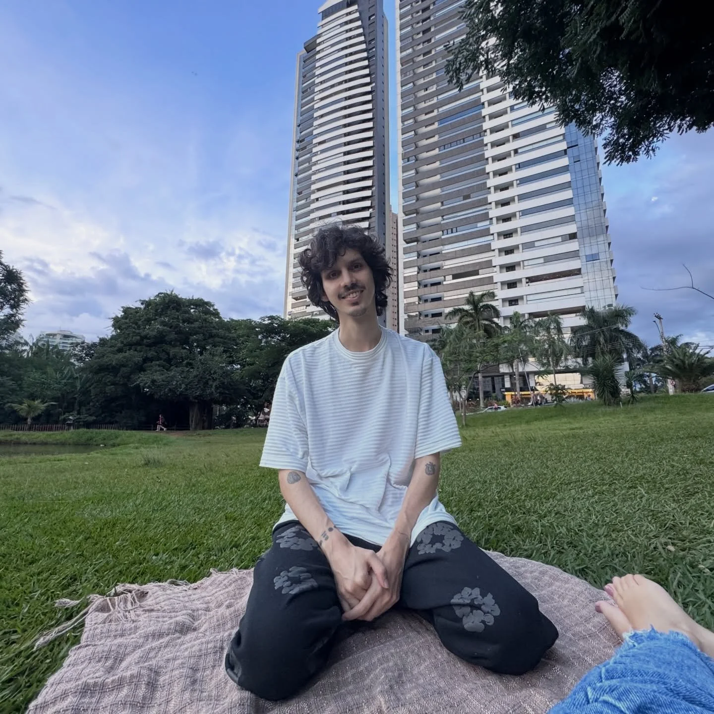 Enjoying Life
Frequencies w/ @piratesnakemusic out 00:00 on @lowceilingmusic 

Cc.: @gabrielactelles