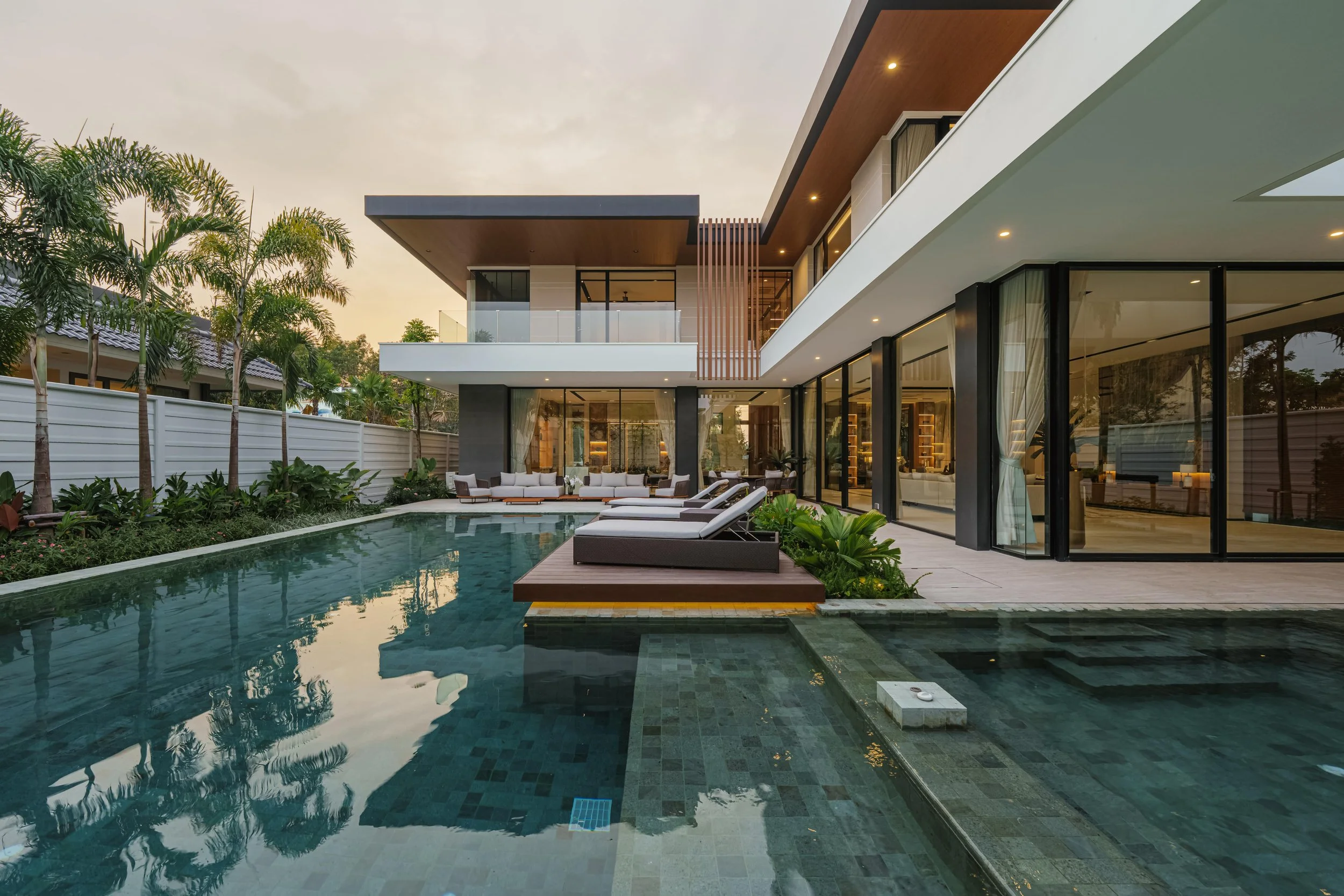Real Estate Photography in Phuket: Elevating Your Property With Cinematic Visuals