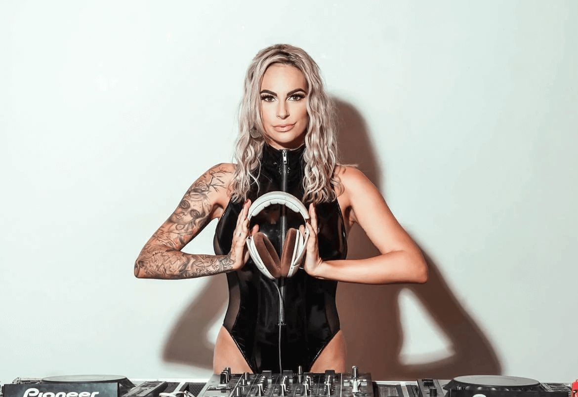 perth-stripper-dj-perths-hottest-dj-octavia-2.png
