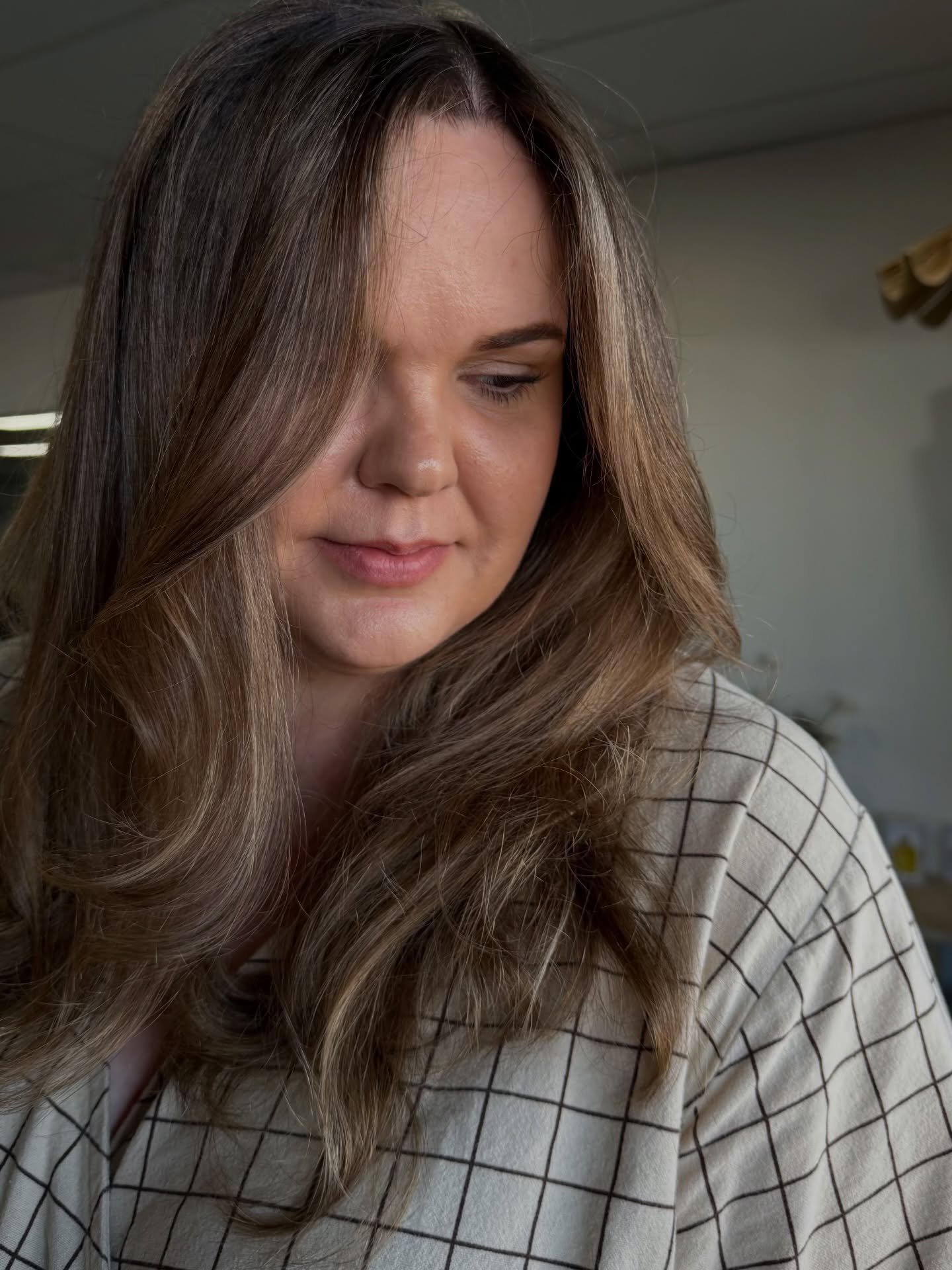 If you catch us looking at this hair all day&hellip; don&rsquo;t mind your business 👀

@hairbylilli_intuition doing what she does best. A soft, natural balayage that grows out EFFORTLESSLY. 
No harsh lines or regrowth just that seamless, sun kissed 