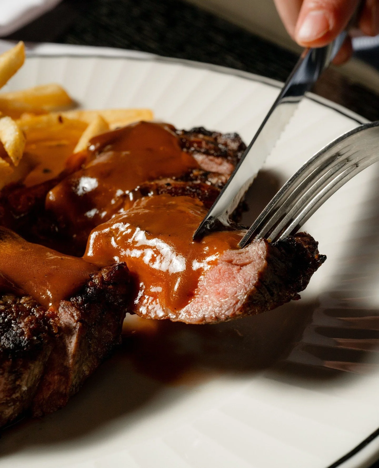 Midweek made better. Every Wednesday from 5:30pm, enjoy our Southern Ranges Porterhouse with bottomless frites for just $30.⁠
⁠
Simple. Generous. Seriously good.⁠
⁠
@crowneplazamelbourne⁠
⁠
#MelbourneFood #SteakNight #MelbourneCBD #OttiesMelbourne #S