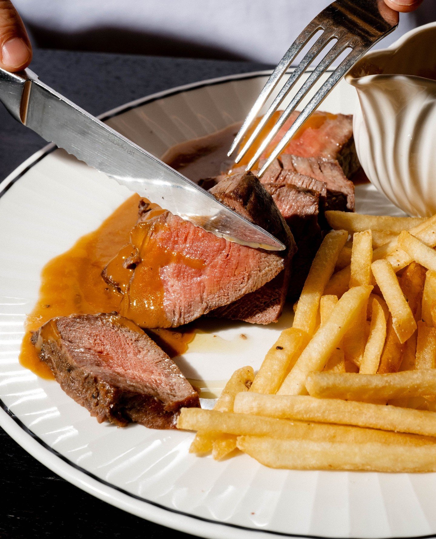 Ed Sheeran tonight, tomorrow &amp; Saturday? Do dinner first. Start the night at Ottie&rsquo;s with bistro favourites, a quick glass (or two), then head off to sing your heart out. Dinner from 5:30pm - bookings recommended⁠
⁠
@crowneplazamelbourne⁠
⁠