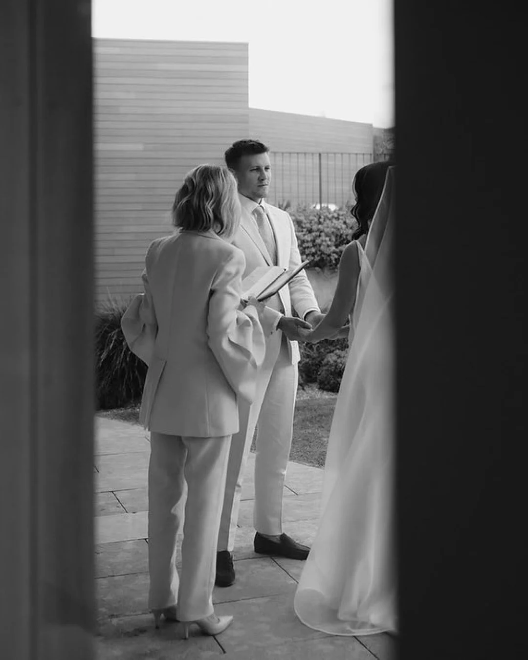 I have a couple of more intimate weddings this week, ceremonies I truly treasure. It is such an honour to witness your nearest and dearest pay tribute to your love story. This was the elopement of Frankie and Peter, shot by @jasoncorrotophoto.