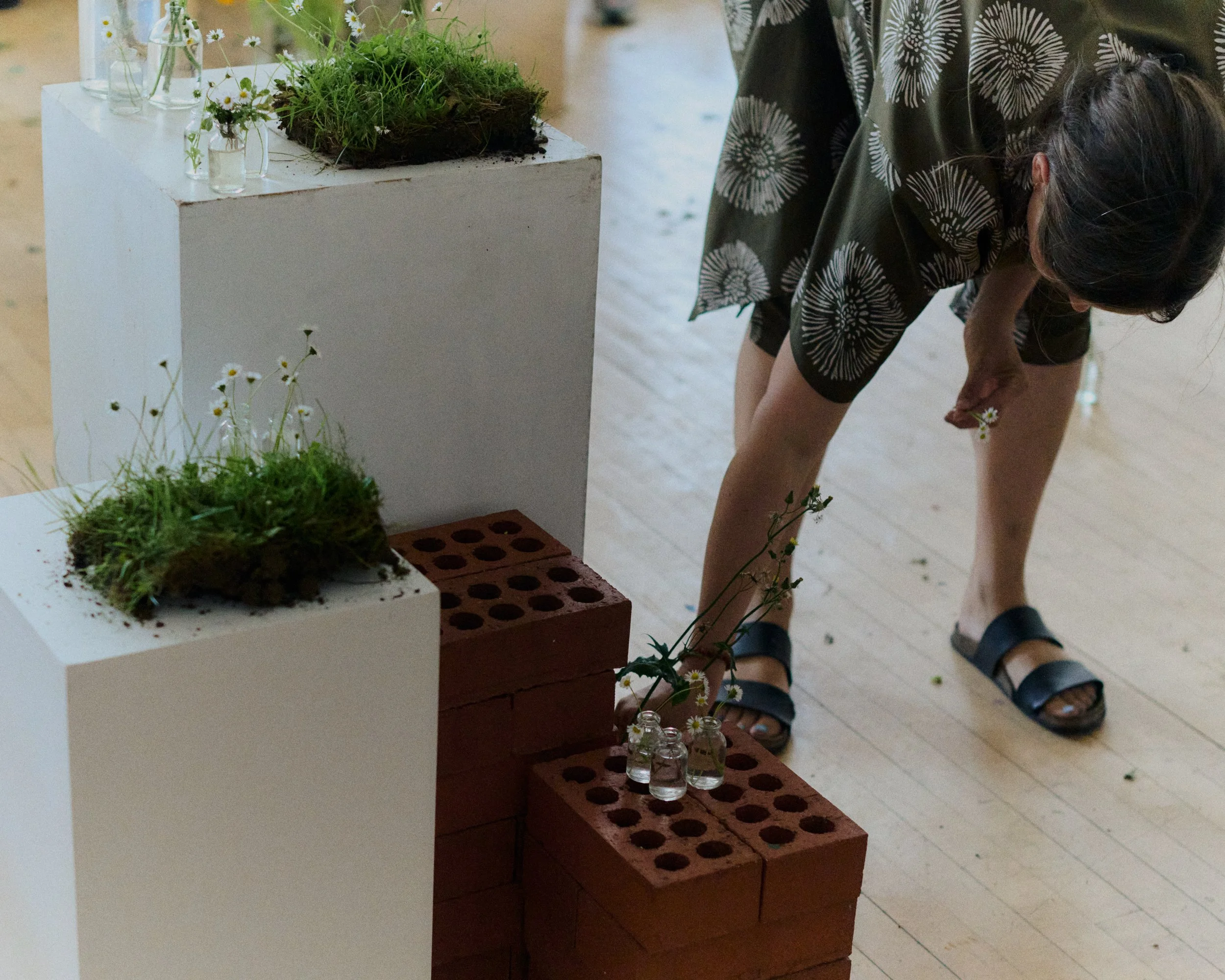 Copy of 259619_FlowersOnTheEdge_0660.jpg