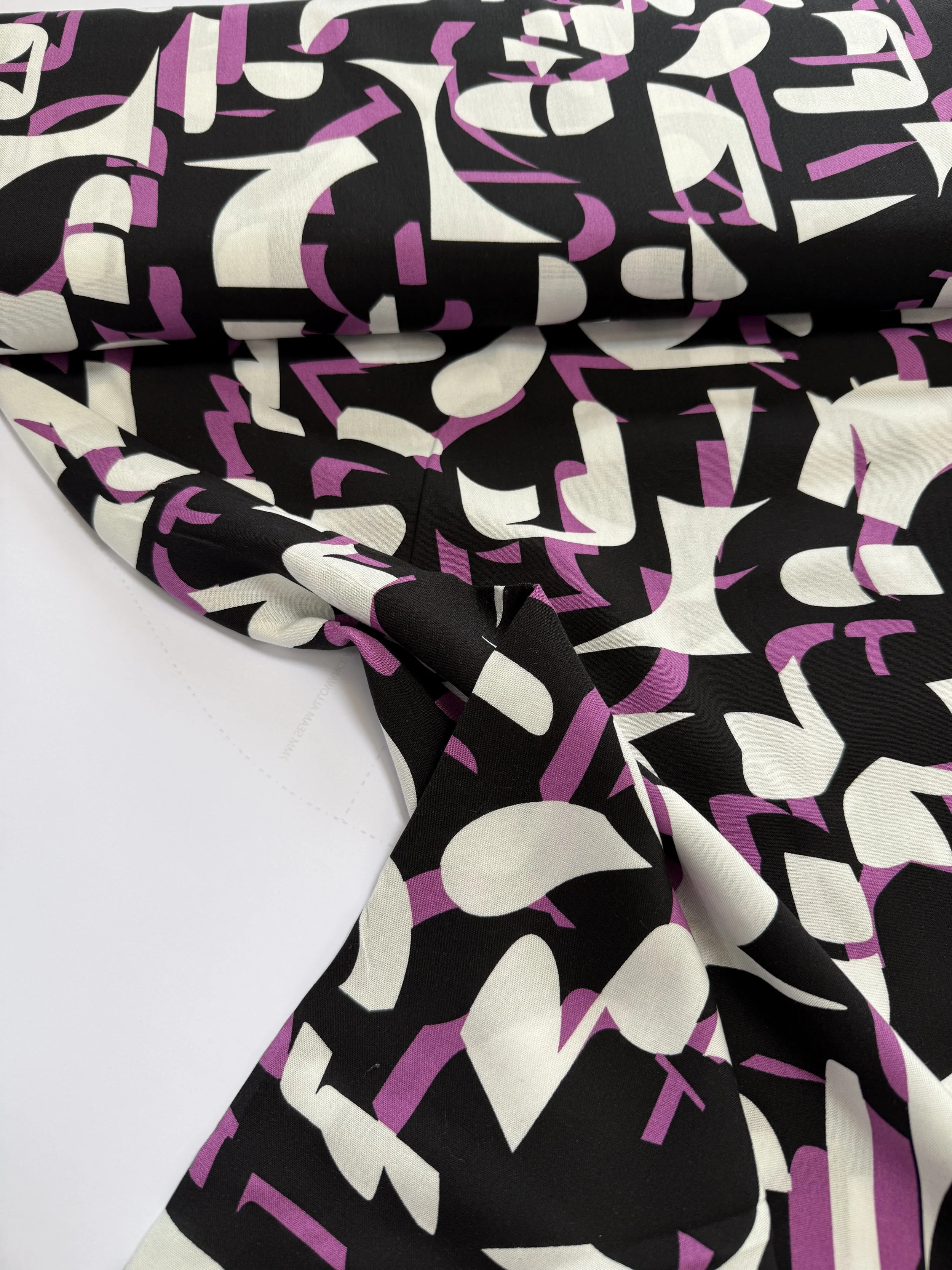 Purple pop Geo print - Viscose